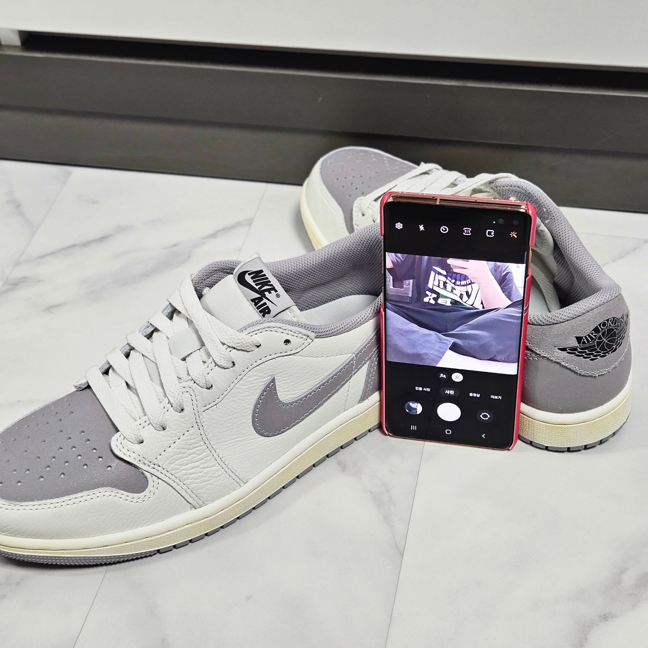 Jordan 1 Retro Low OG Atmosphere Grey 착용 스타일