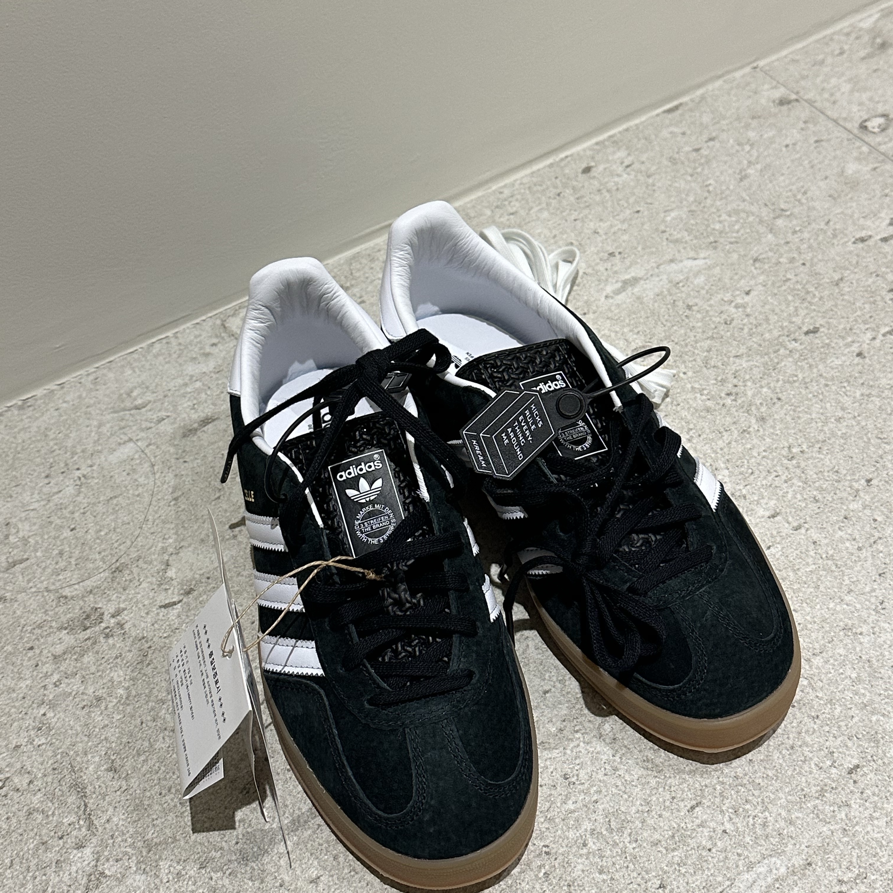 Adidas Gazelle Indoor Core Black 착용 스타일 - 1