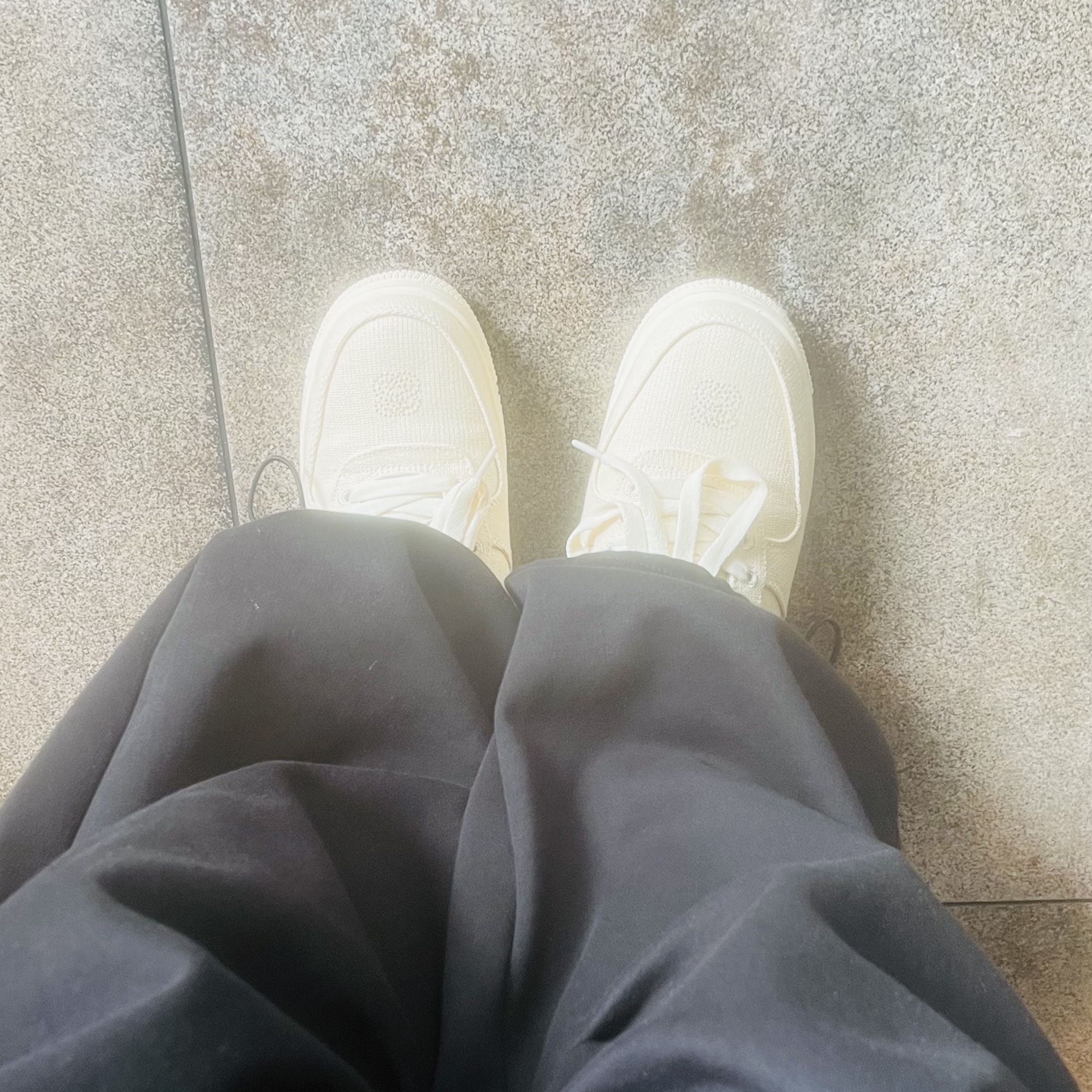 Nike x Stussy Air Force 1 Low Fossil, Nike x Off-White NRG Pants Black 착용 스타일 - 1