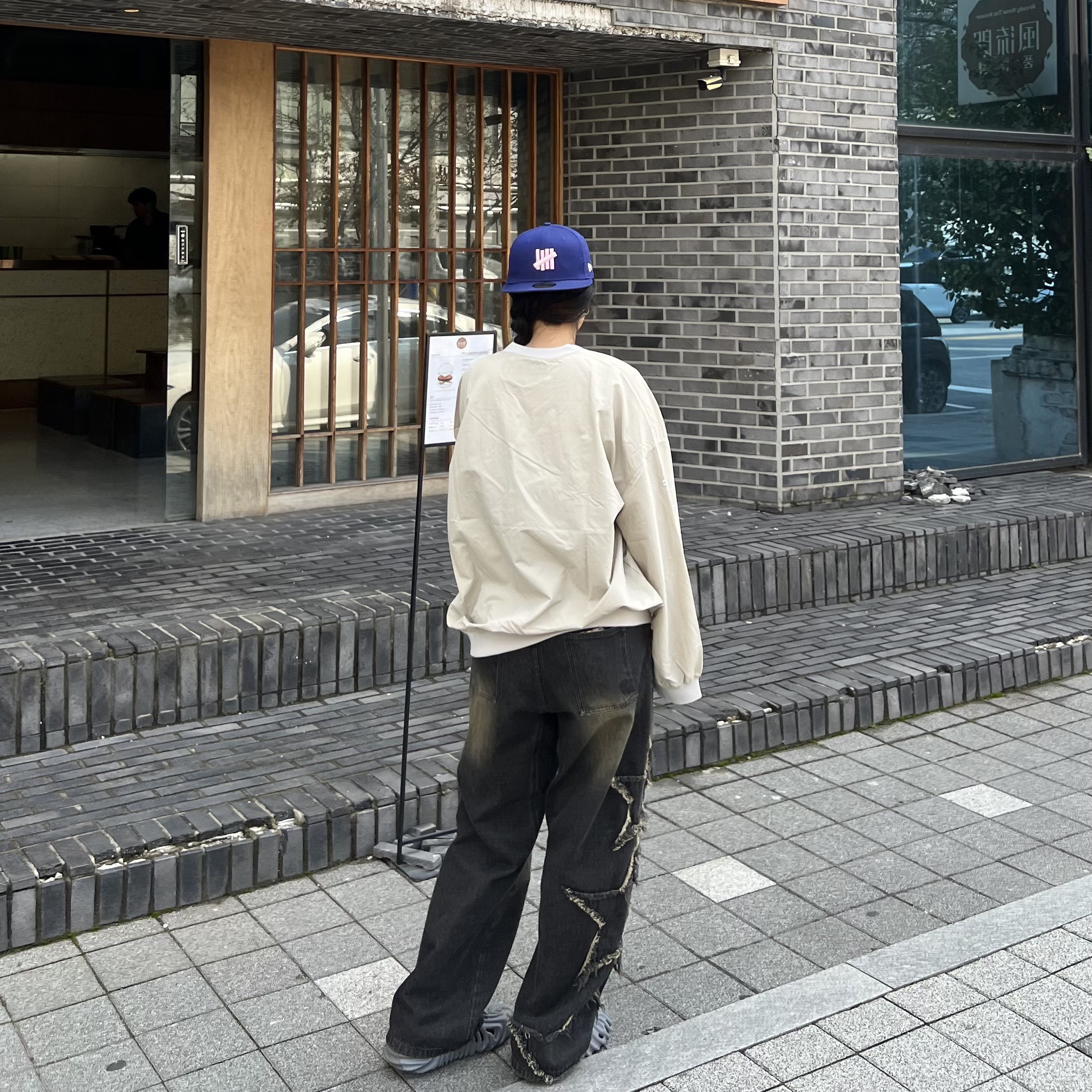 Crocs x Salehe Bembury Pollex Clog Niagara 착용 스타일 - 2