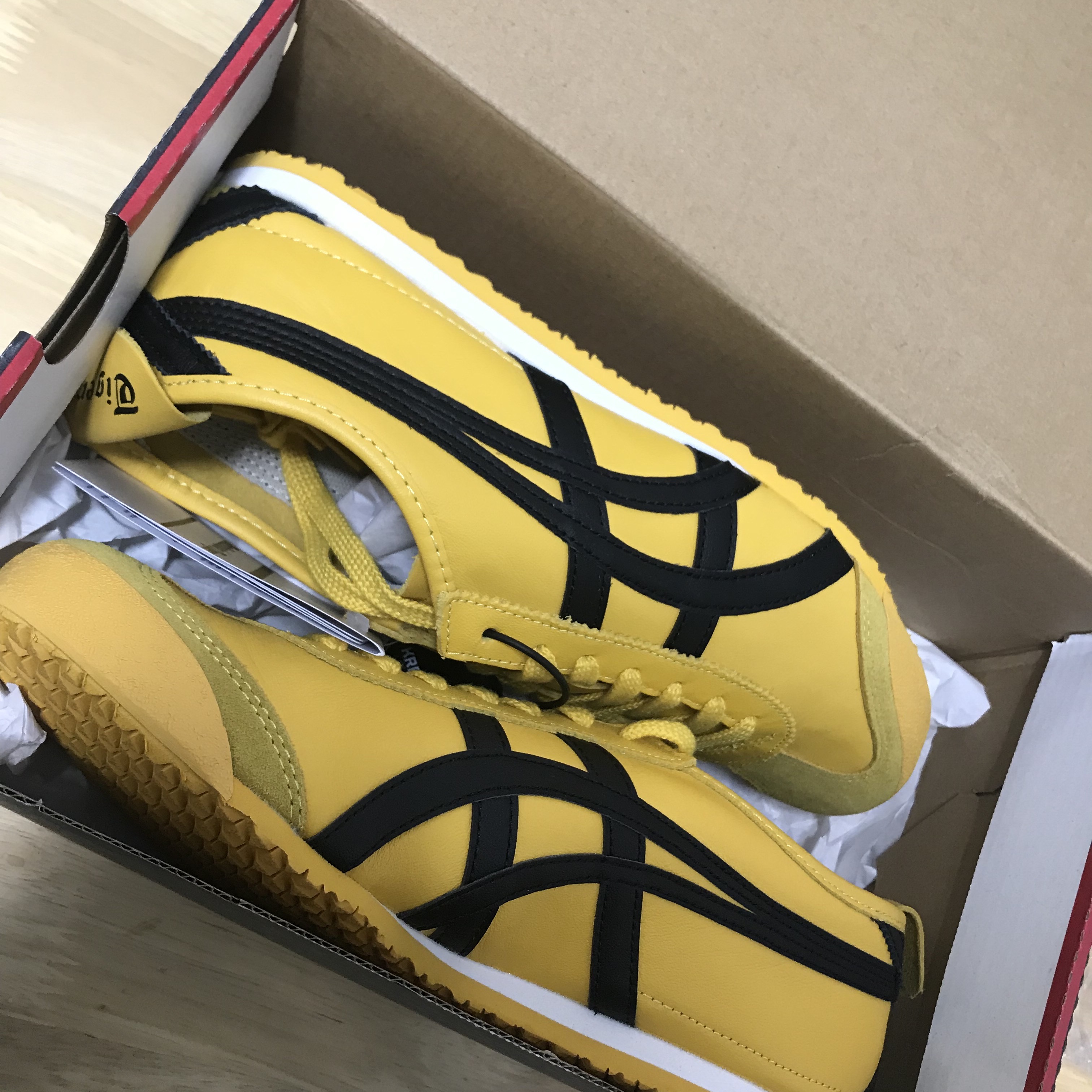 Onitsuka Tiger Mexico 66 Yellow Black 착용 스타일 - 1