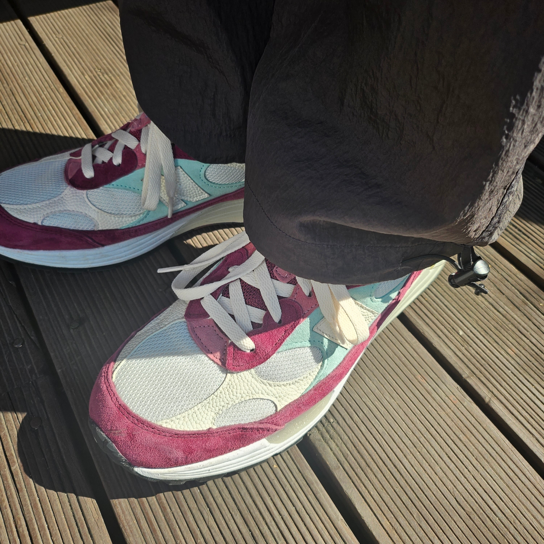 New Balance x Kith 992 Made in USA Kithmas Burgundy Reef 착용 스타일