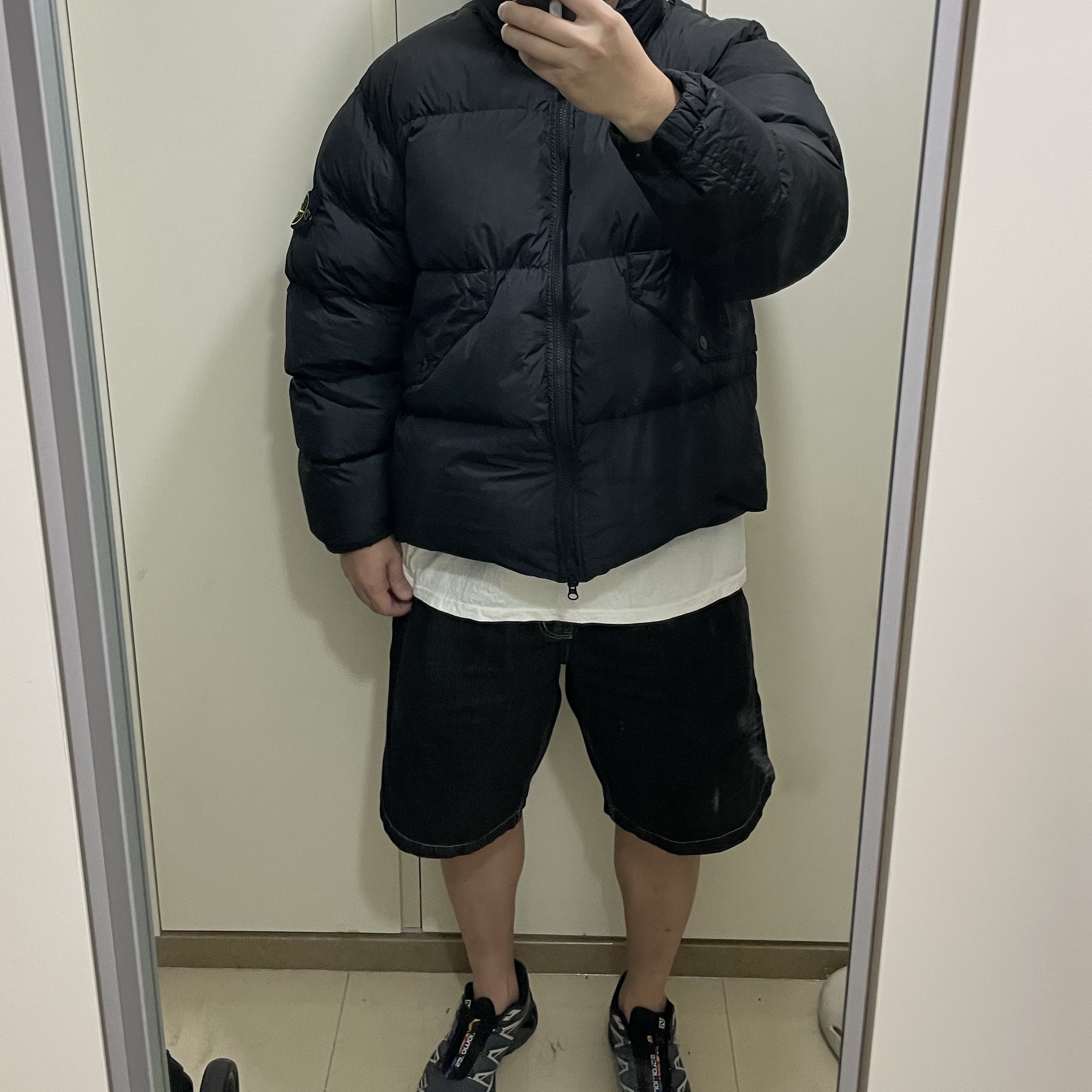 Stussy Sequins Satin Jacket Black, Jordan 1 x Travis Scott Retro Low OG SP Sail and Ridgerock 착용 스타일 - 2