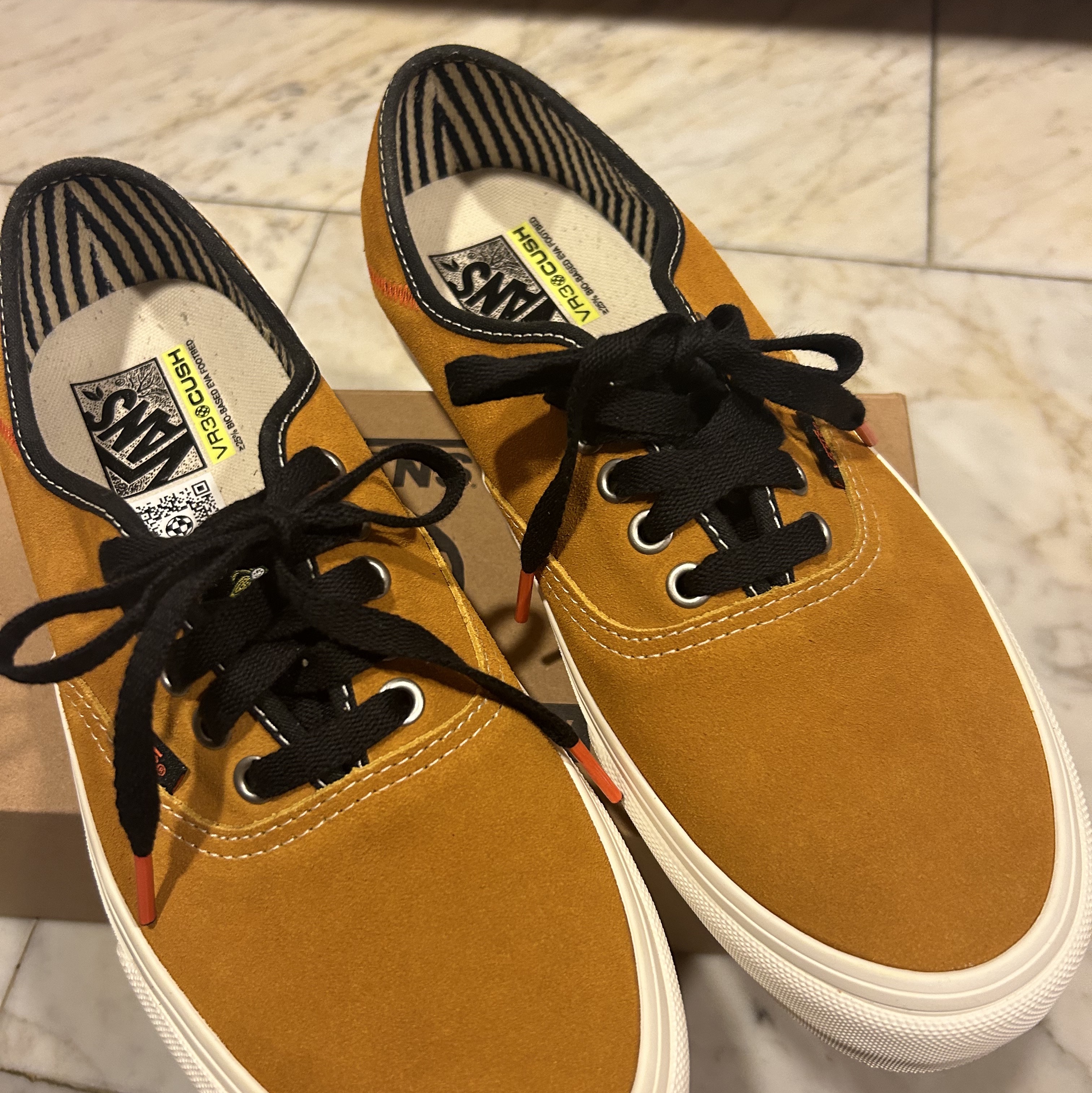 Vans Authentic Convert Growth Garden Sunflower 착용 스타일 - 3