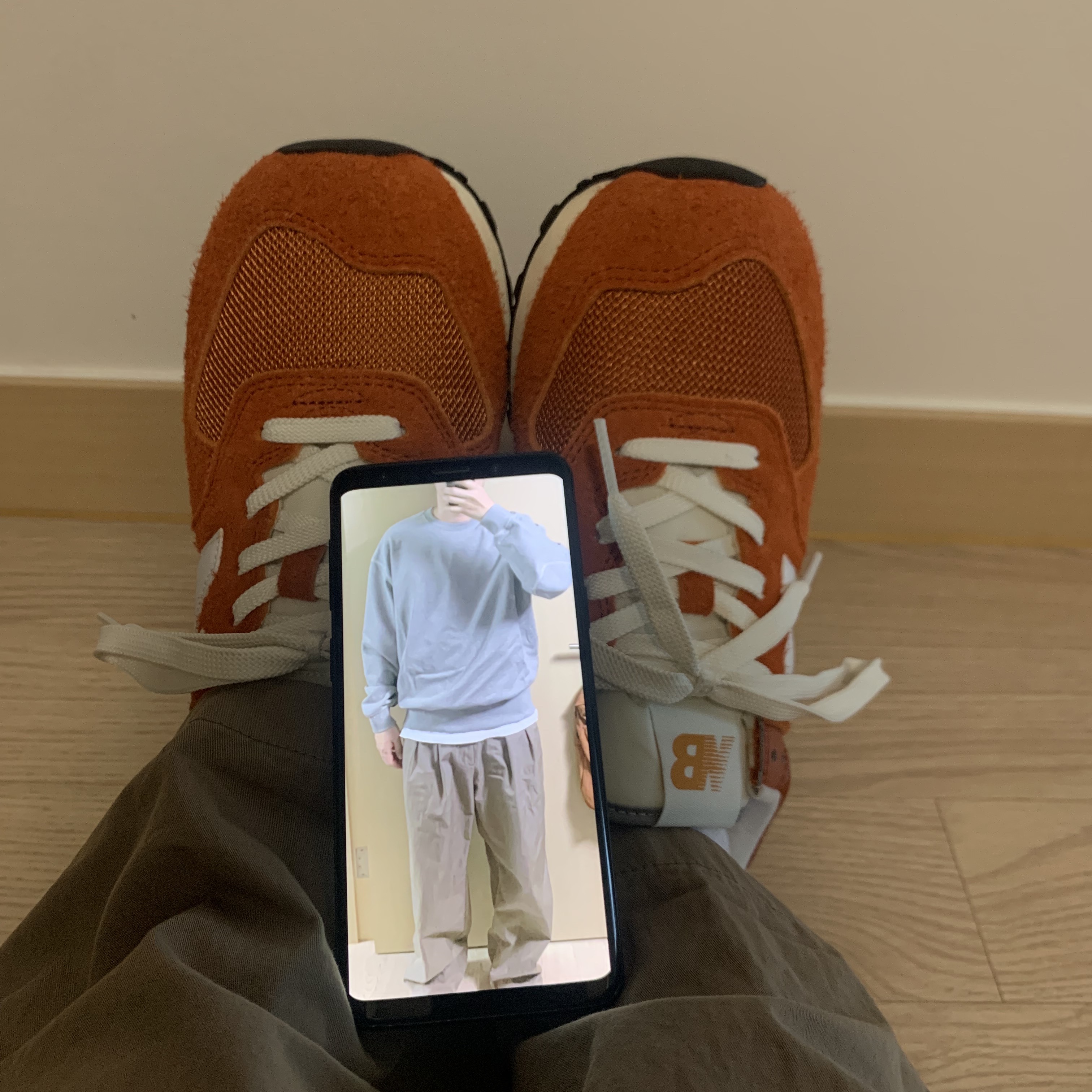 New Balance 574 Heritage Orange Burst White 착용 스타일