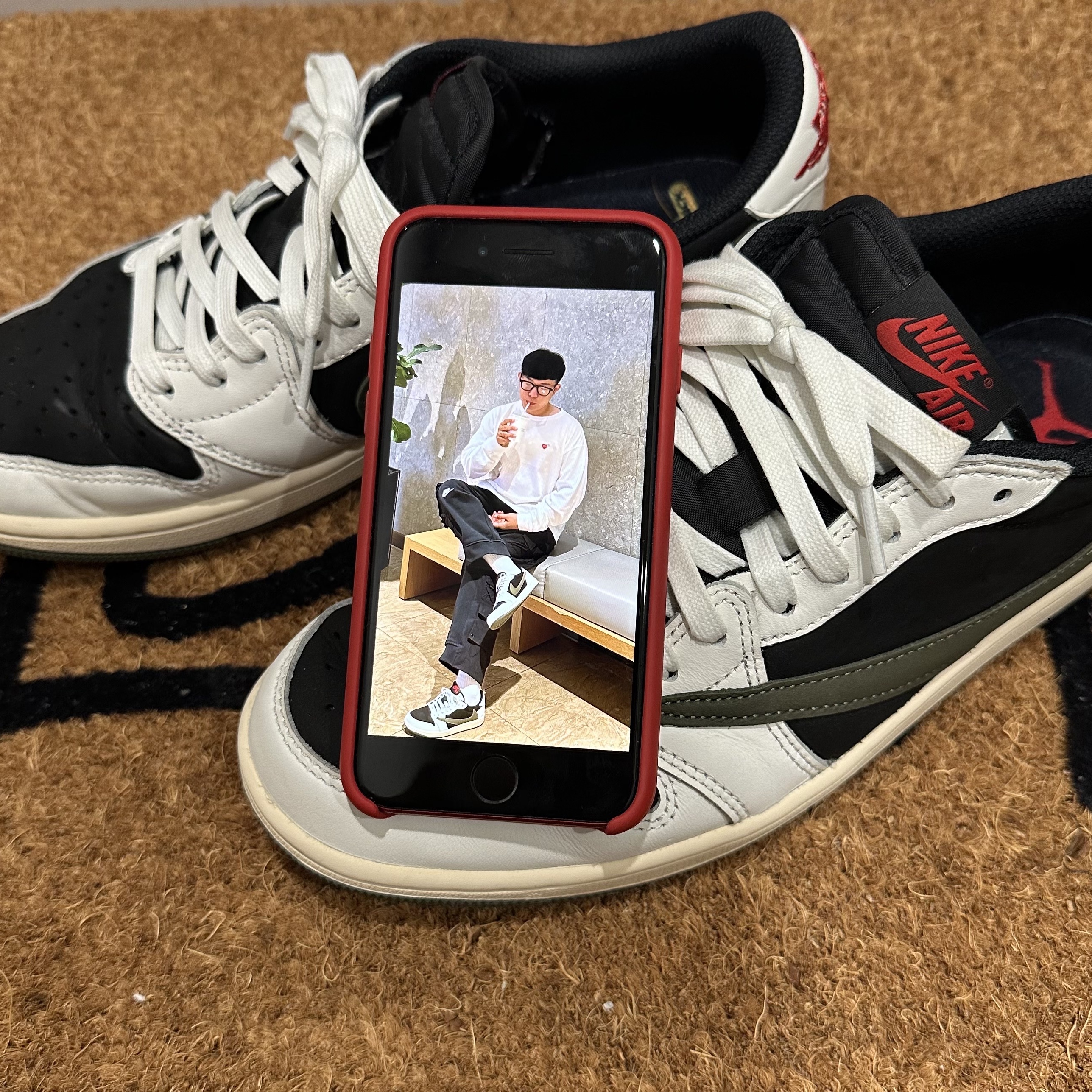 (W) Jordan 1 x Travis Scott Retro Low OG SP Medium Olive 착용 스타일