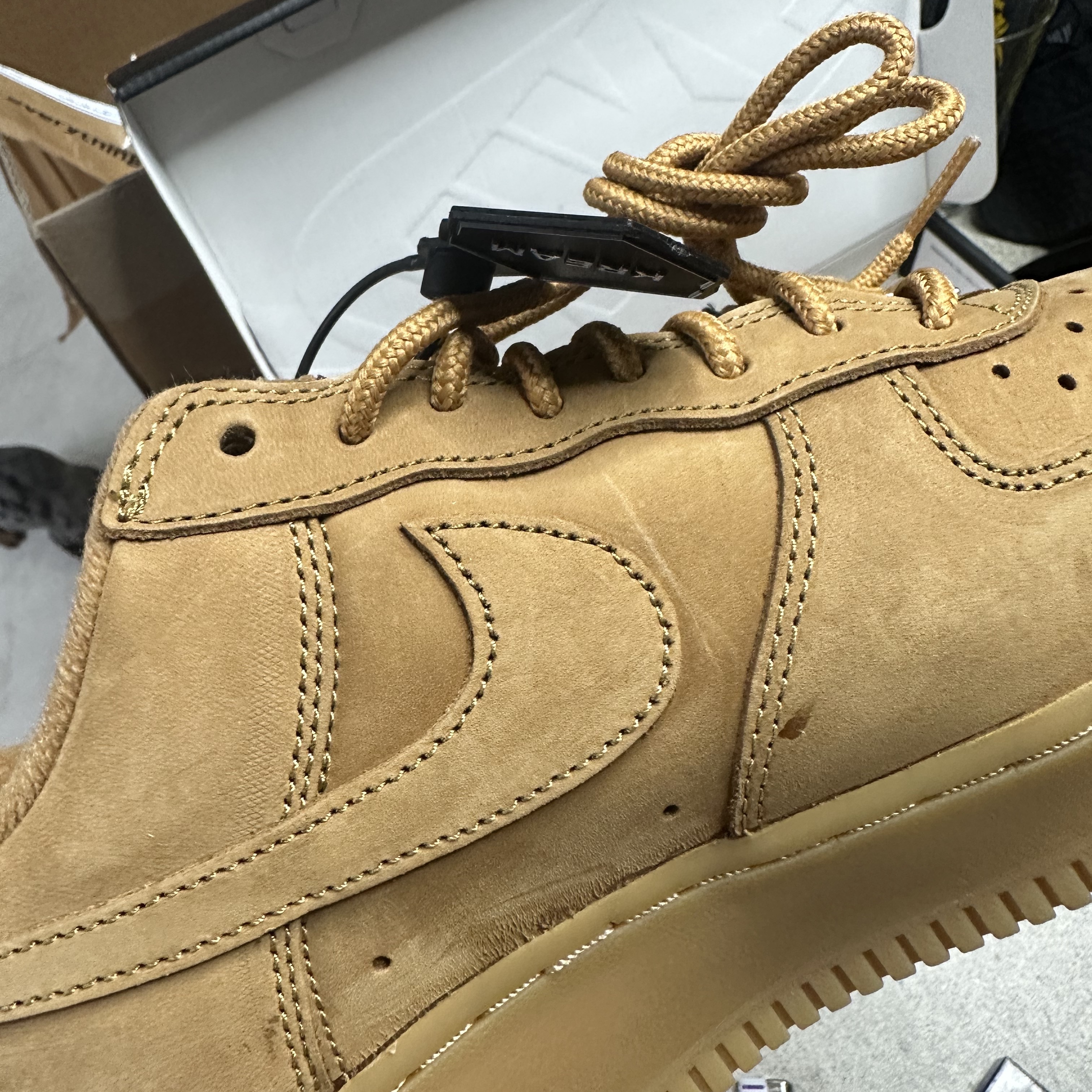 Nike x Supreme Air Force 1 Low Flax 착용 스타일 - 2