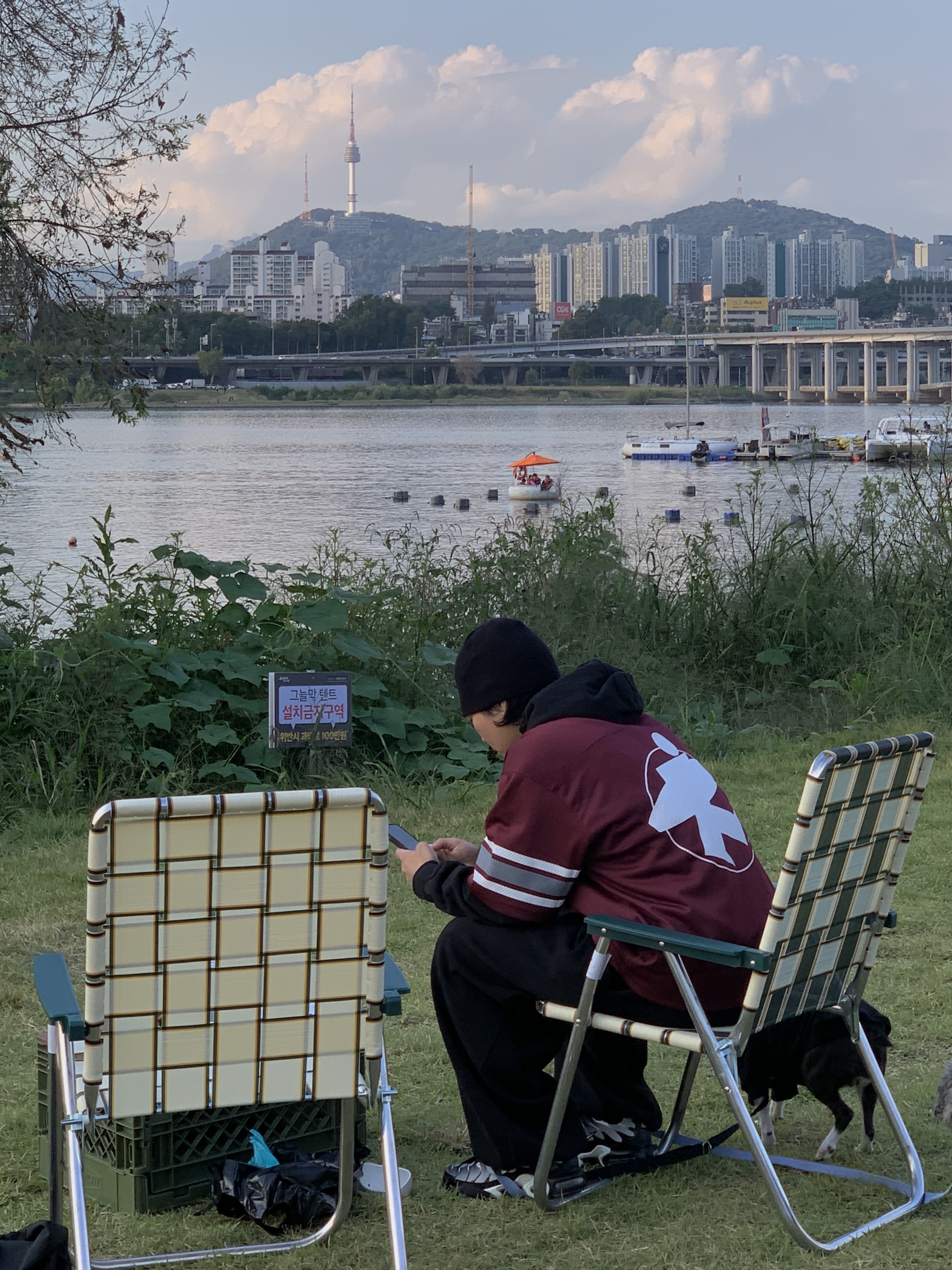 Stussy Surfman Mesh Football Jersey Burgundy, Nike Air Max Plus Black Metallic Silver 착용 스타일 - 4