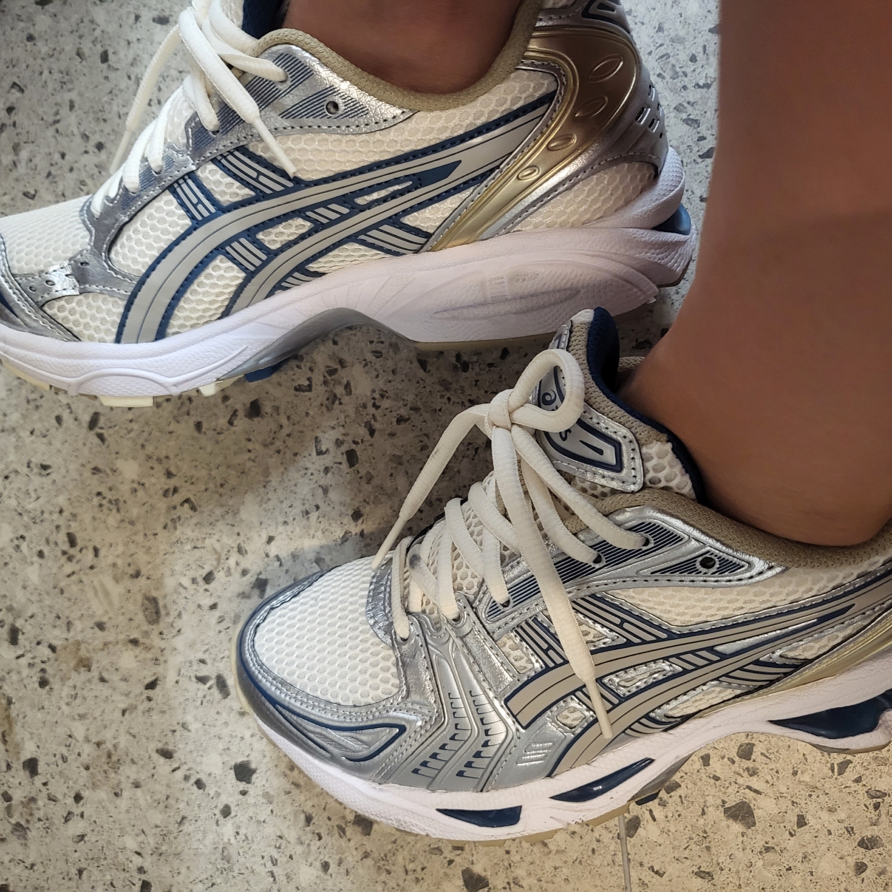 Asics Gel-Kayano 14 Cream Pure Silver 착용 스타일