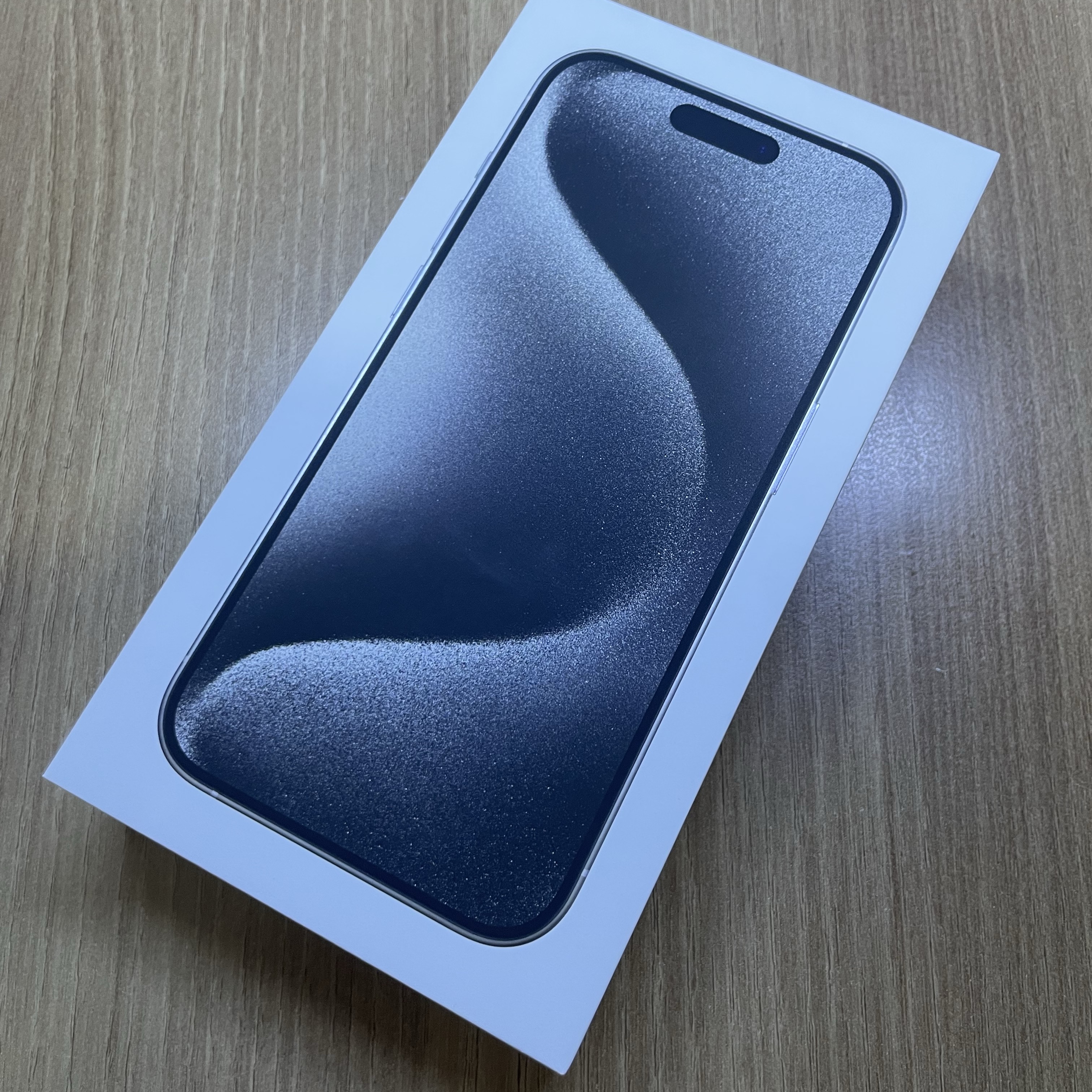 Apple iPhone 15 Pro 128GB White Titanium (Korean Ver.) 착용 스타일 - 2