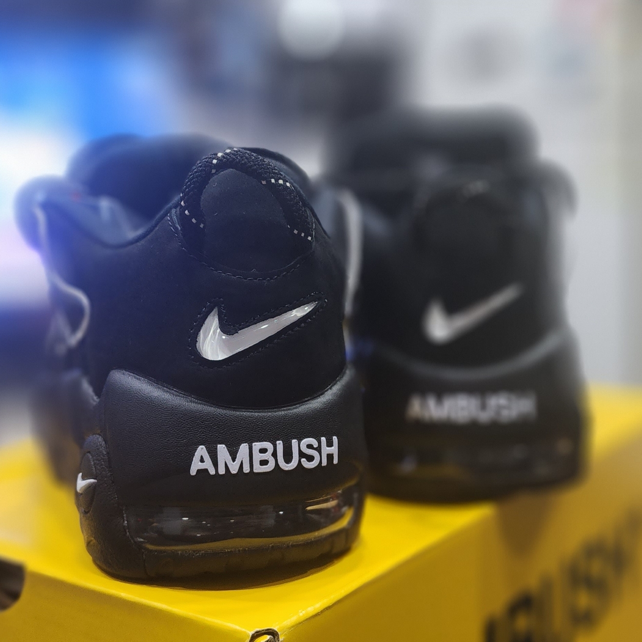 Nike x Ambush Air More Uptempo Low Black and White 착용 스타일 - 3