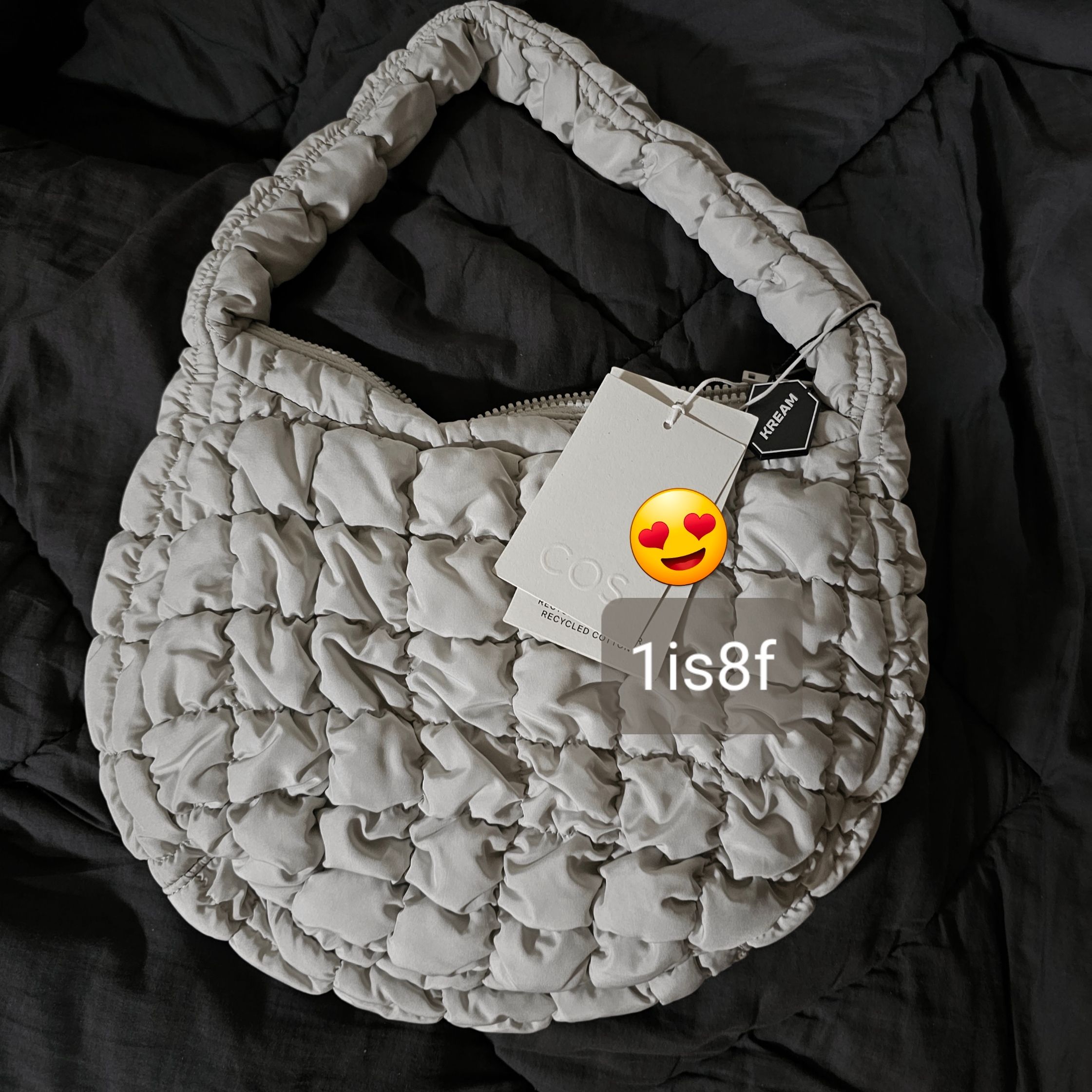 COS Quilted Mini Bag Light Grey 착용 스타일