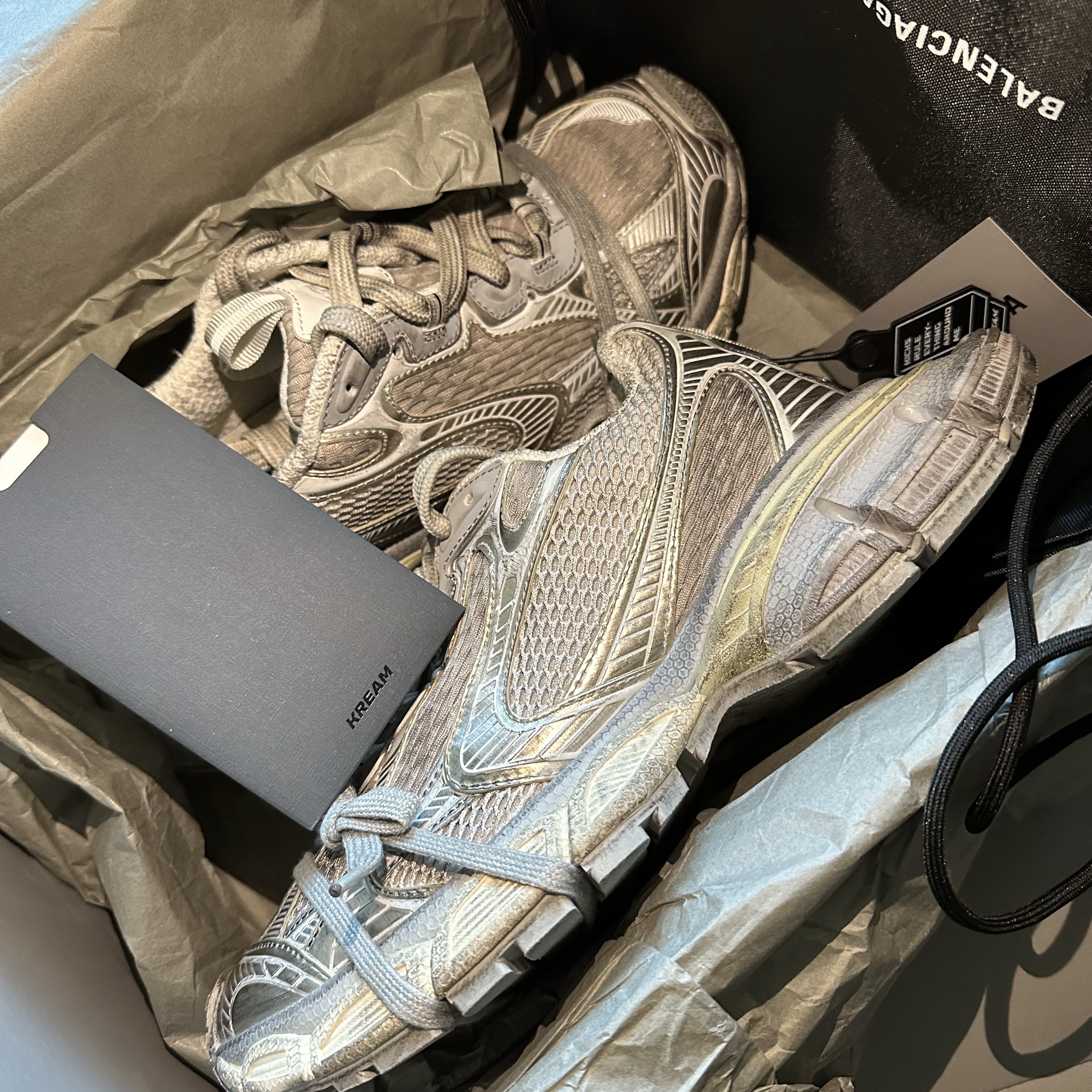 Balenciaga 3XL Sneakers Light Beige 착용 스타일 - 1