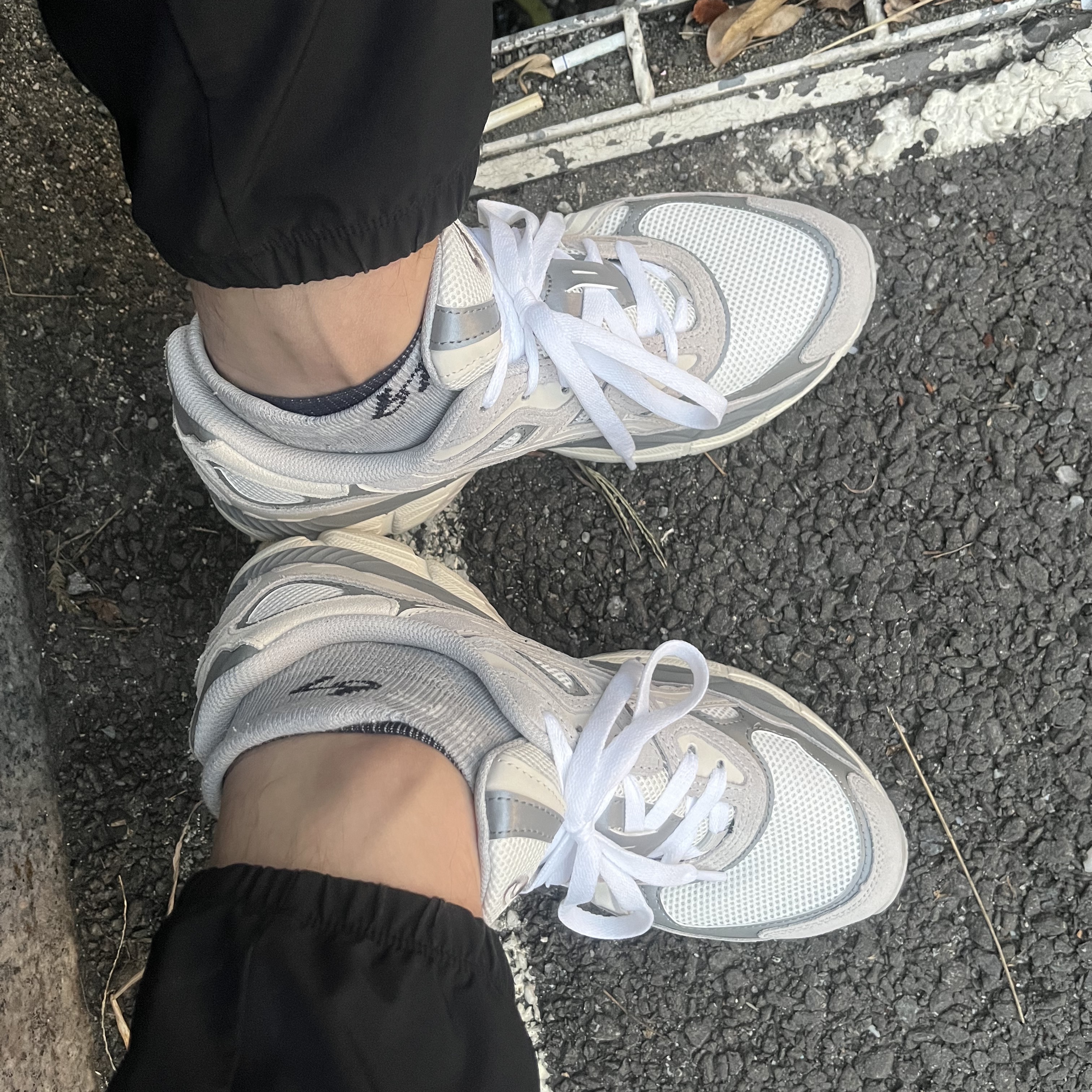 Asics Gel-NYC Cream Oyster Grey 착용 스타일 - 1