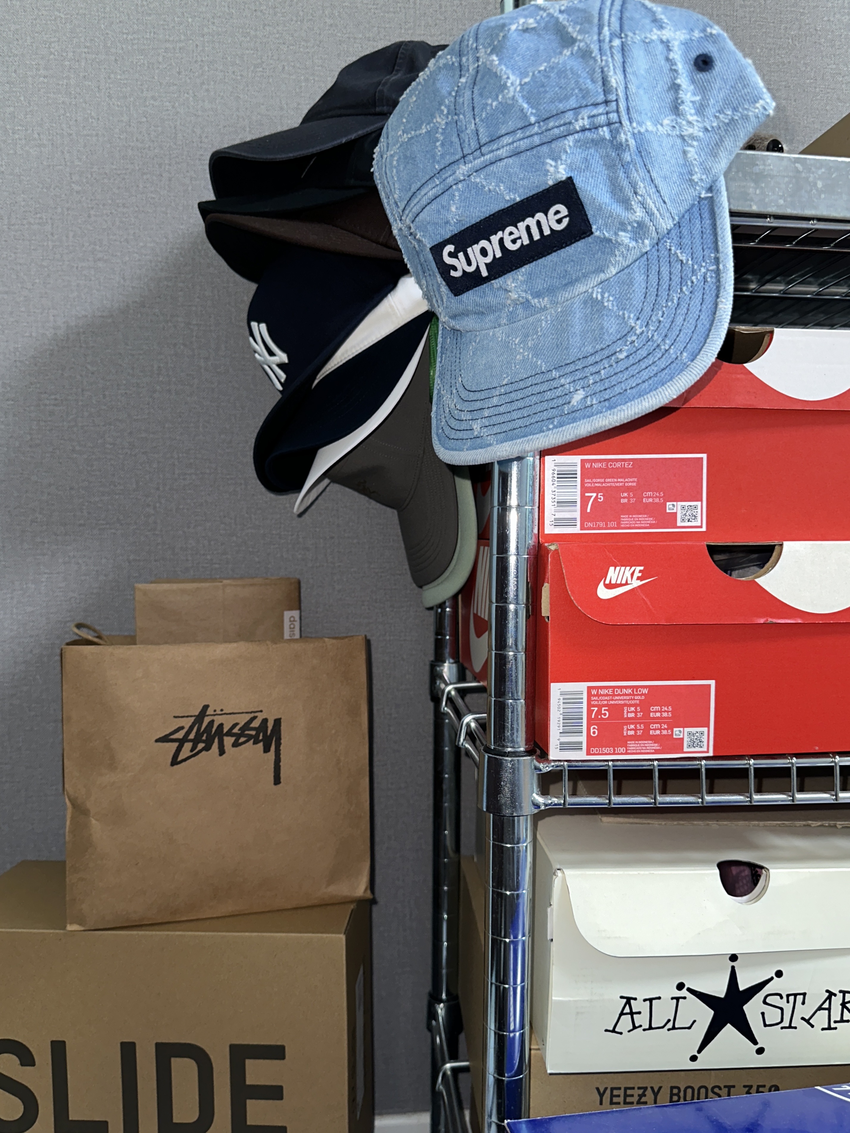 Supreme Punched Denim Camp Cap Washed Indigo - 23FW 착용 스타일