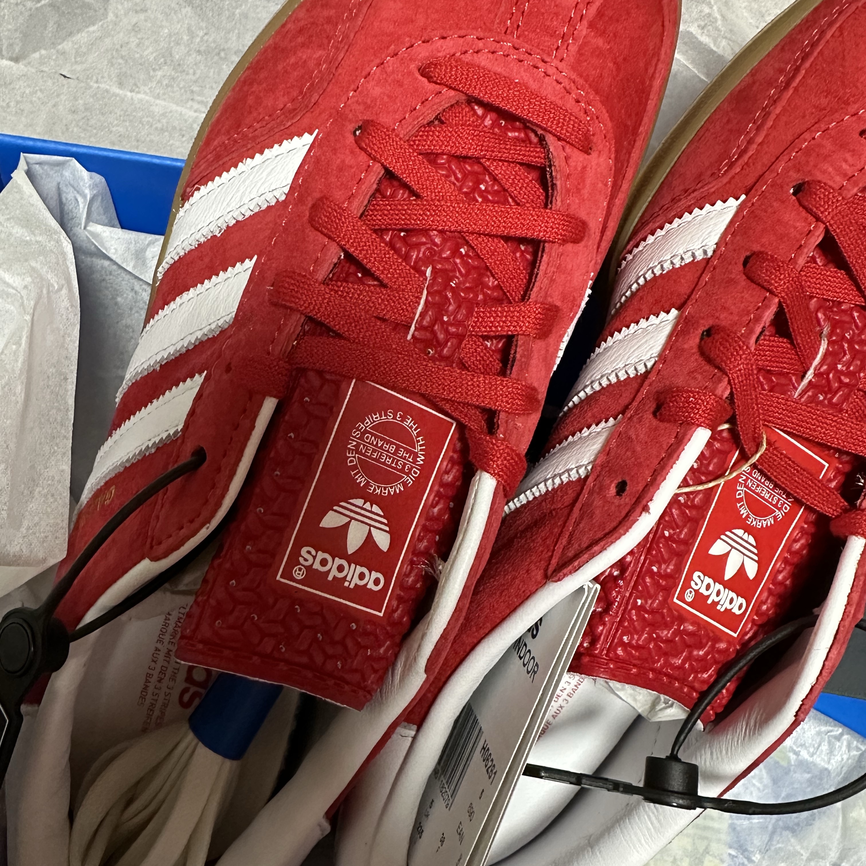 Adidas Gazelle Indoor Scarlet 착용 스타일