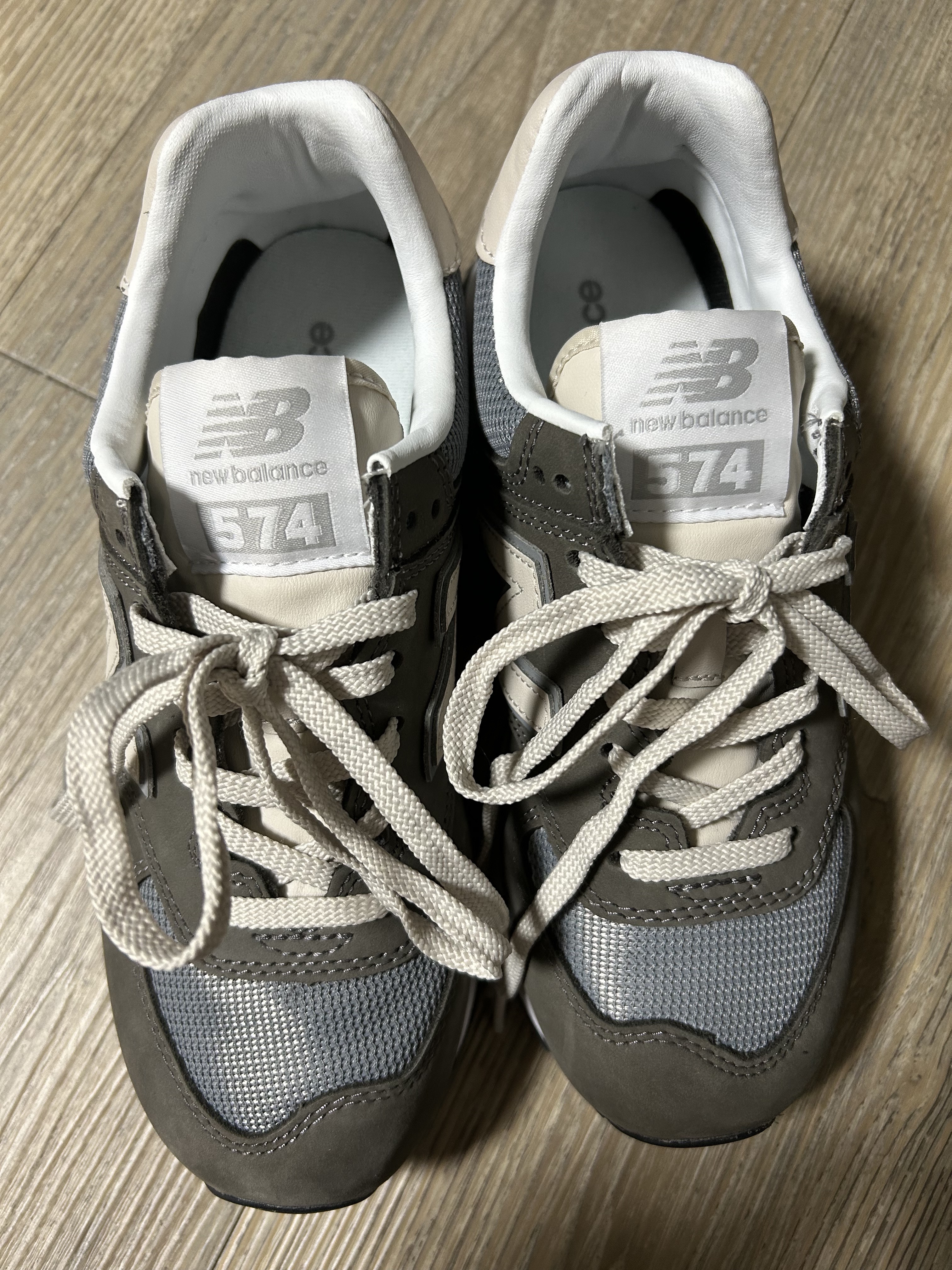 New Balance 574 Classic Grey 착용 스타일 - 1