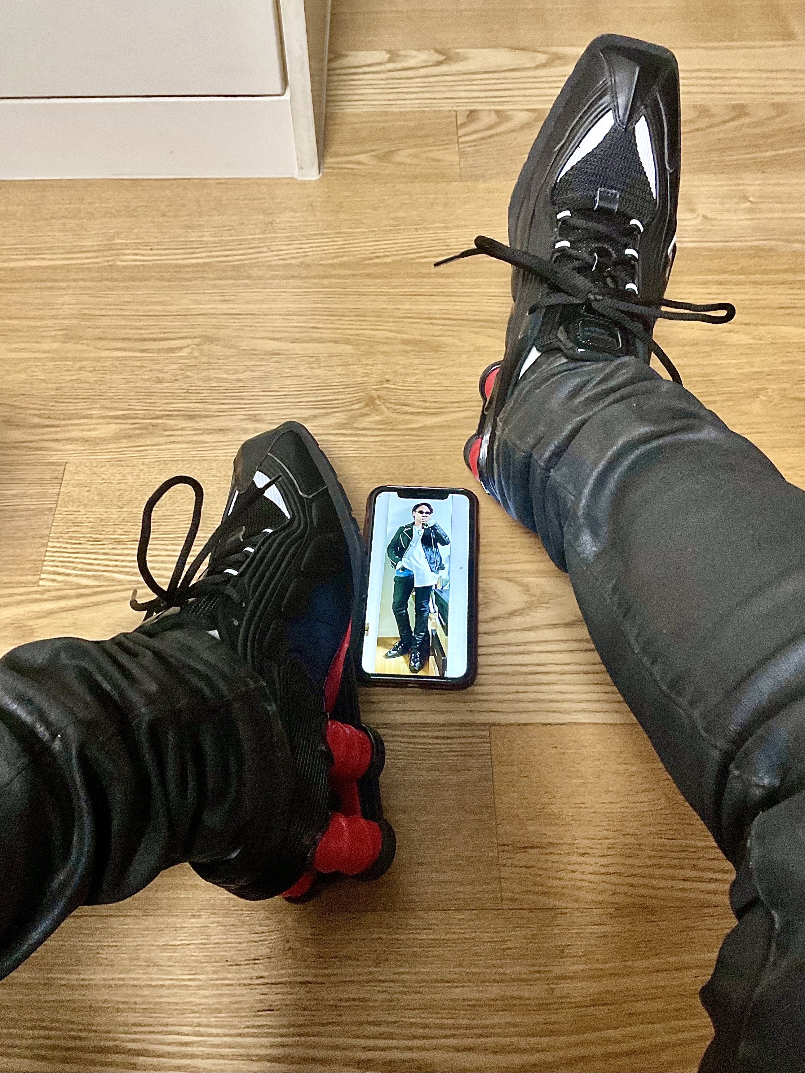 Nike x Martine Rose Shox MR4 Black, Gentle Monster Ghost 01 Black 착용 스타일 - 1