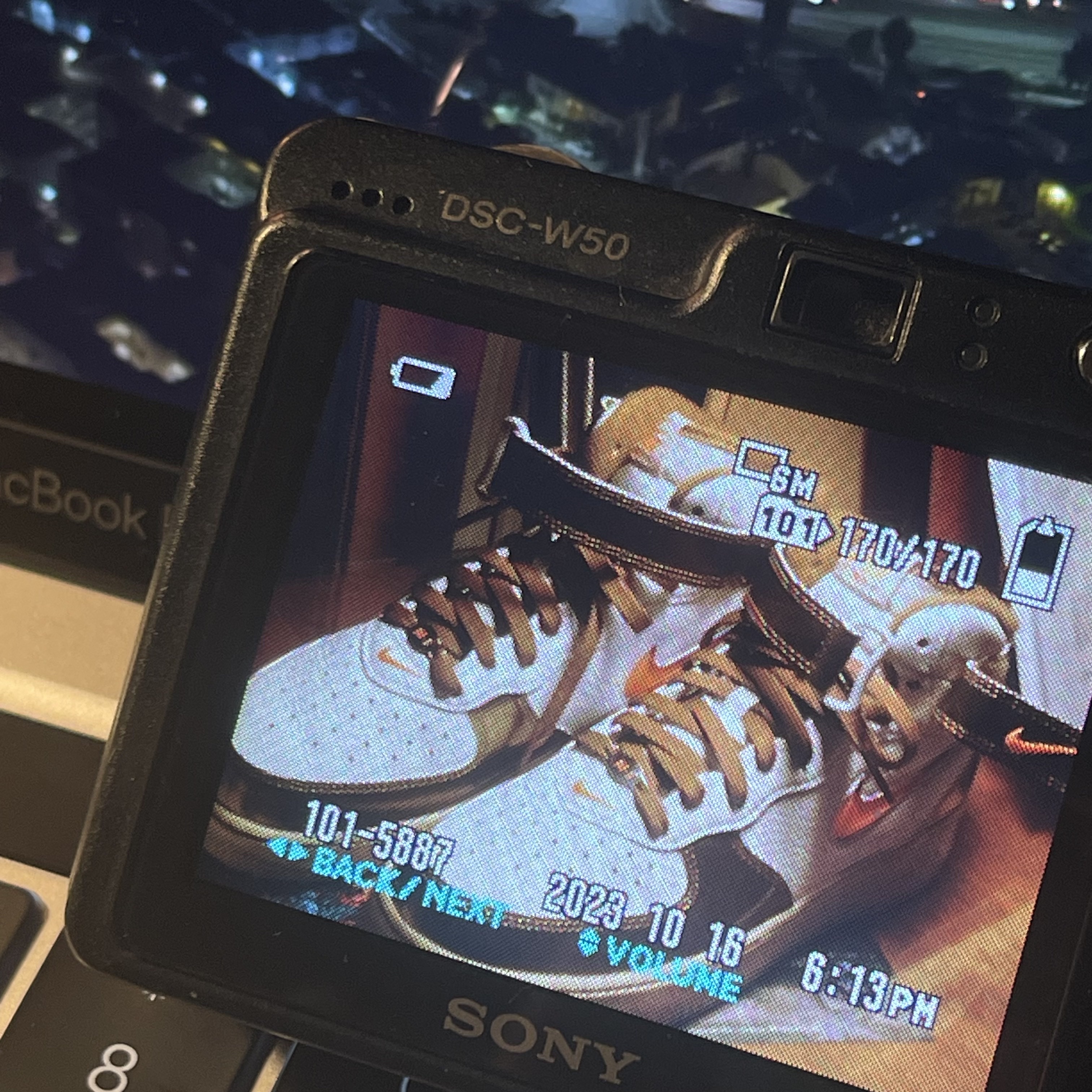 Nike Air Force 1 Mid QS Ale Brown 착용 스타일 - 4