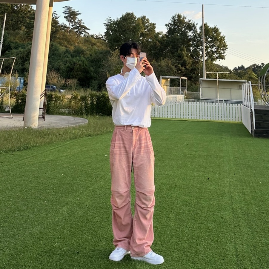 Nike Air Force 1 '07 Low White, Apple AirPods Max Lightning Silver (Korean Ver.) 착용 스타일 - 3