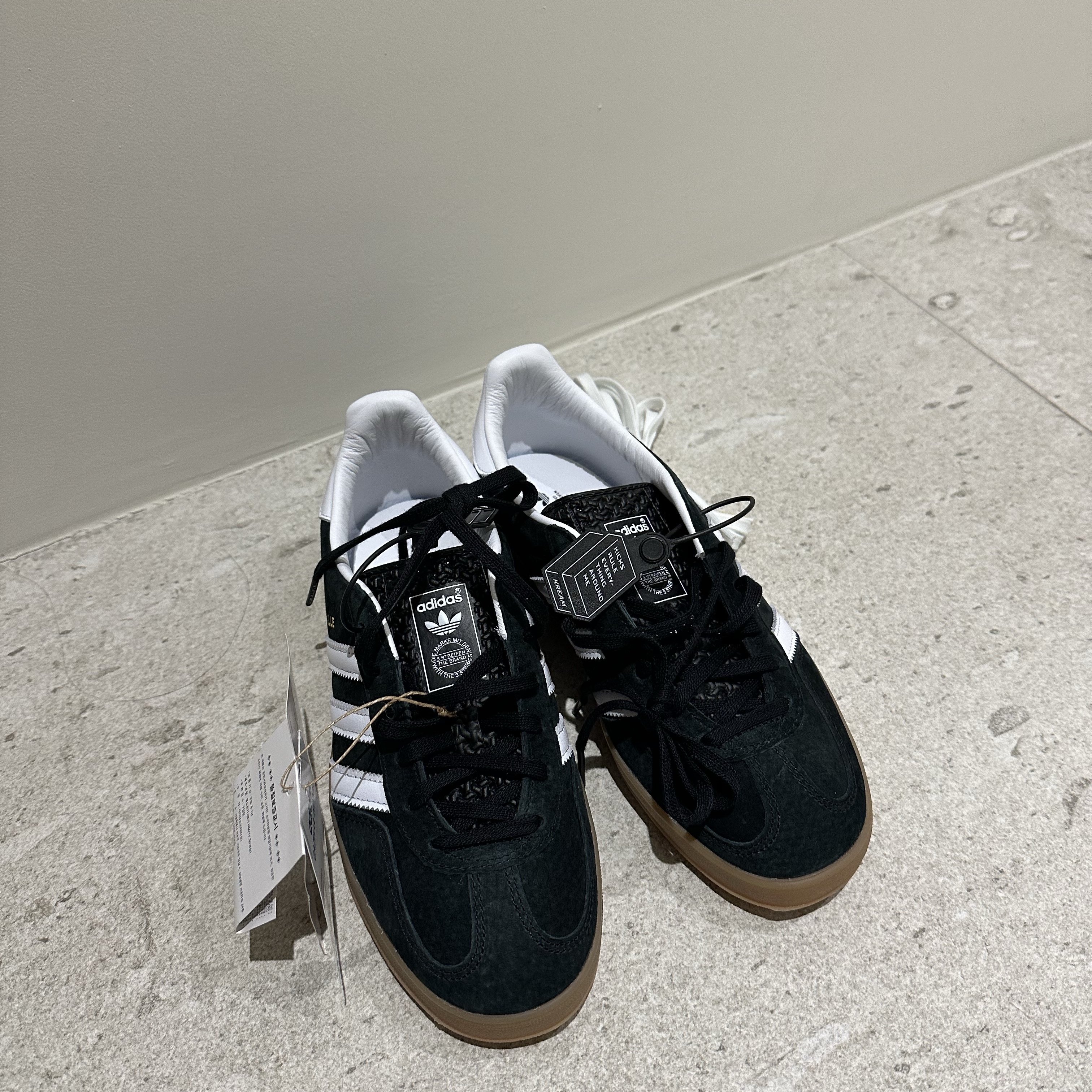 Adidas Gazelle Indoor Core Black 착용 스타일 - 3