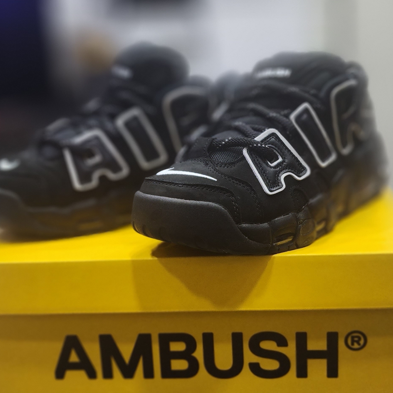 Nike x Ambush Air More Uptempo Low Black and White 착용 스타일 - 1