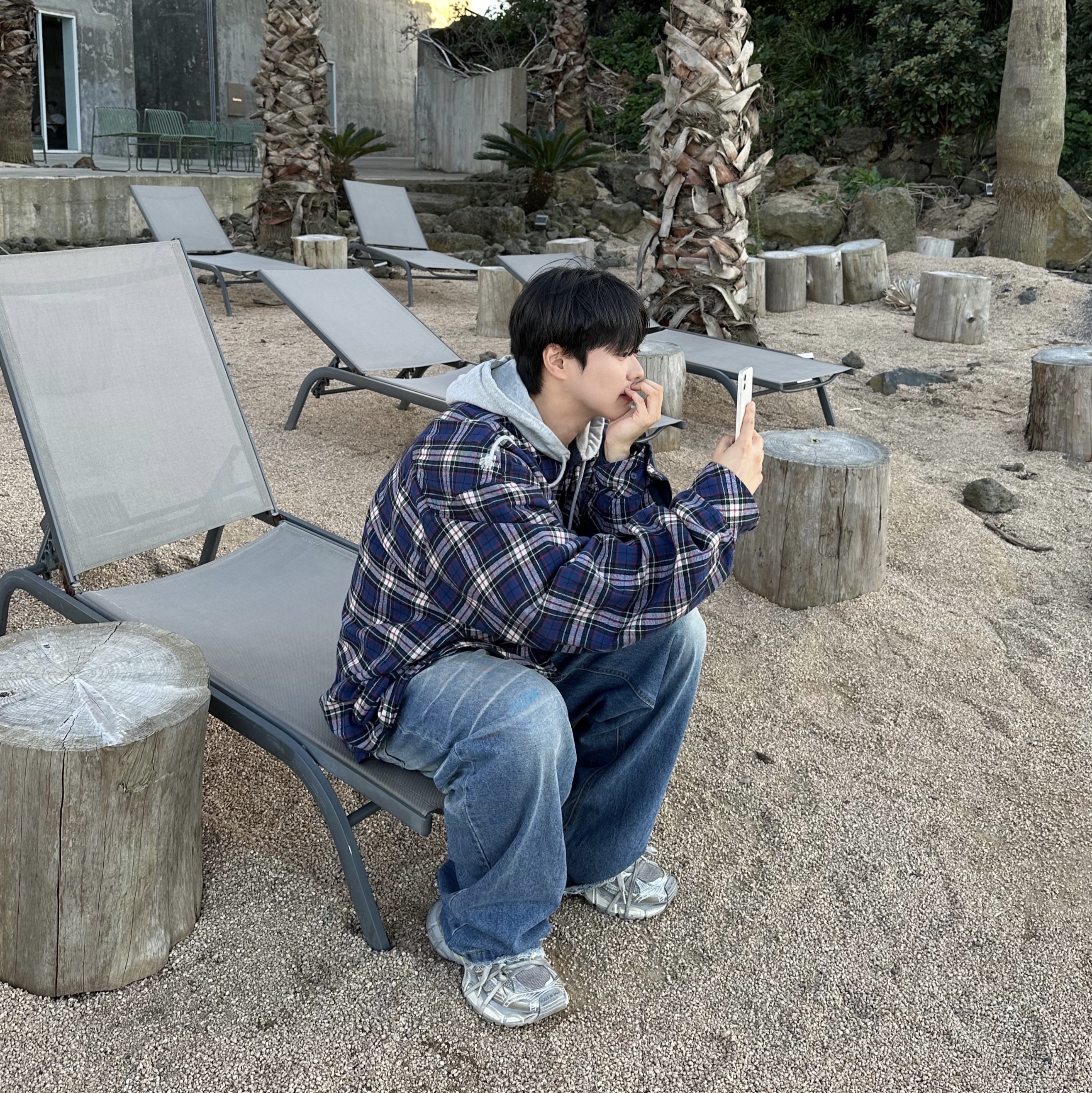 Project G/R Reversible Hoodie Check Shirts Navy, Balenciaga 3XL Sneakers Light Beige 착용 스타일 - 1
