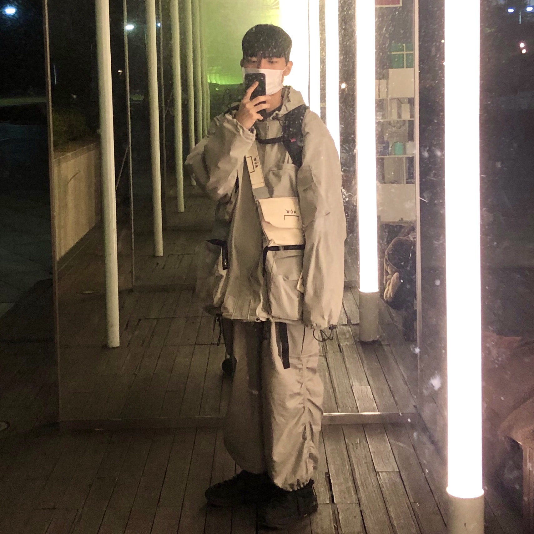 Supreme Backpack Black - 18FW, Hoka Tor Ultra Hi 2 WP Black 착용 스타일