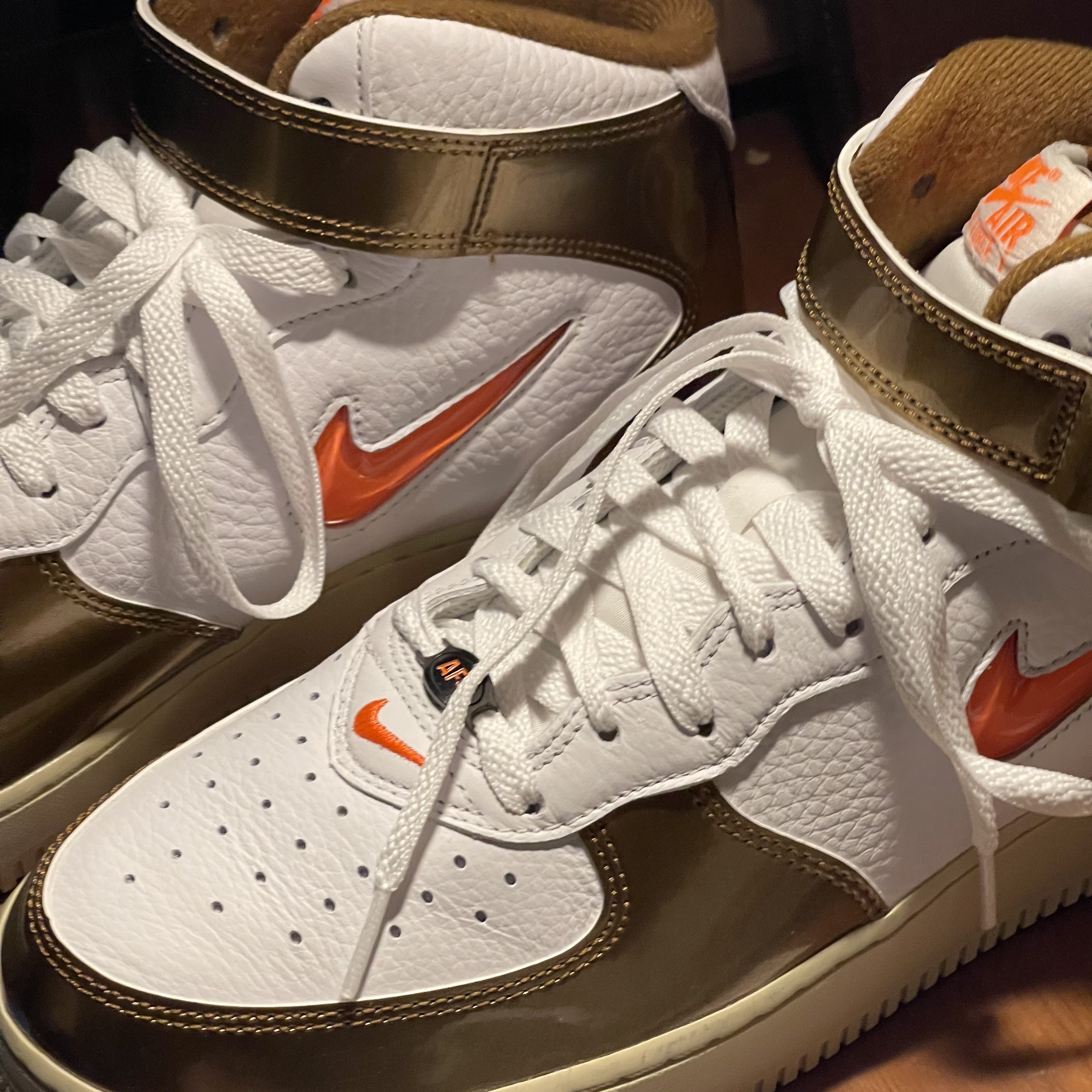Nike Air Force 1 Mid QS Ale Brown 착용 스타일 - 3