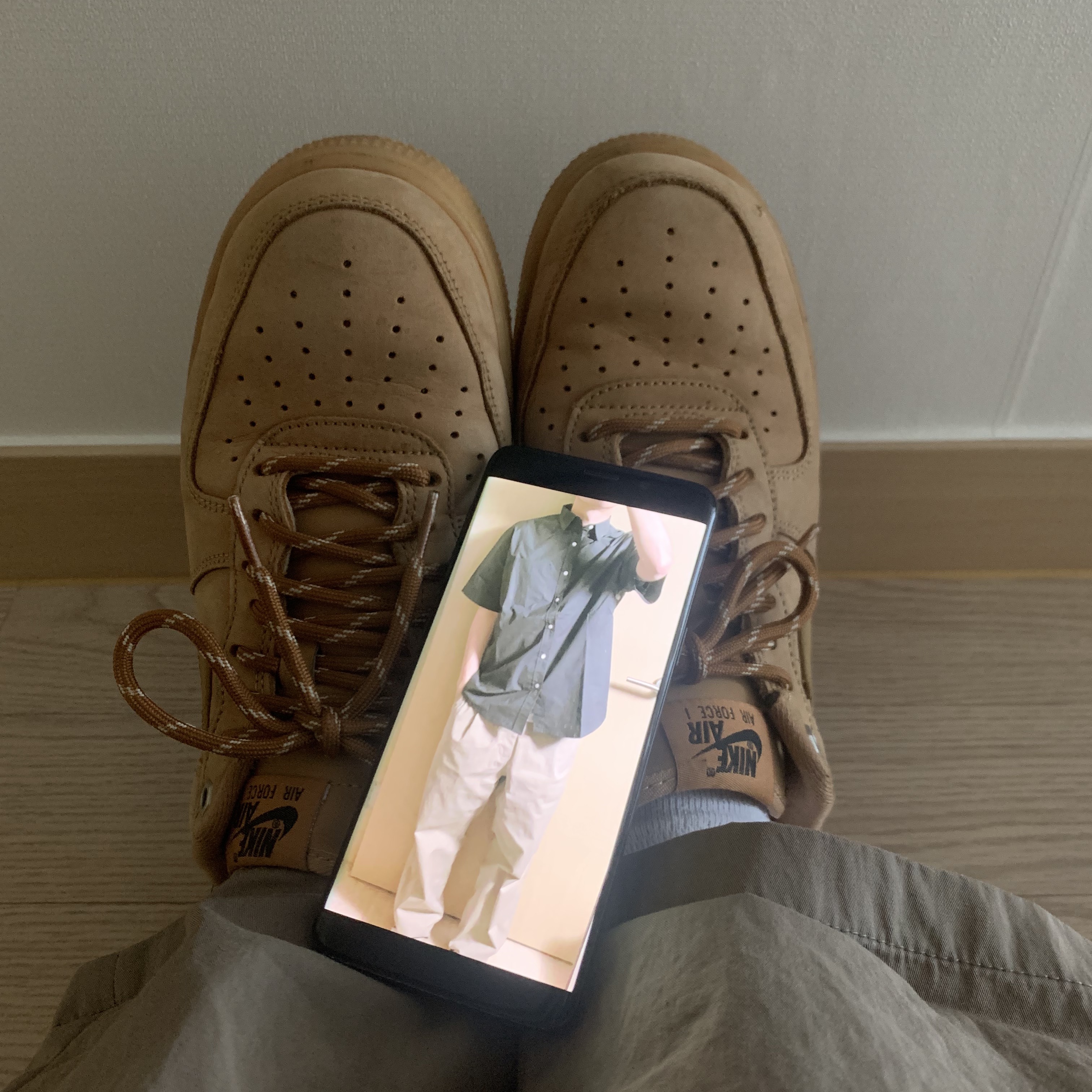 Nike Air Force 1 '07 WB Flax 착용 스타일