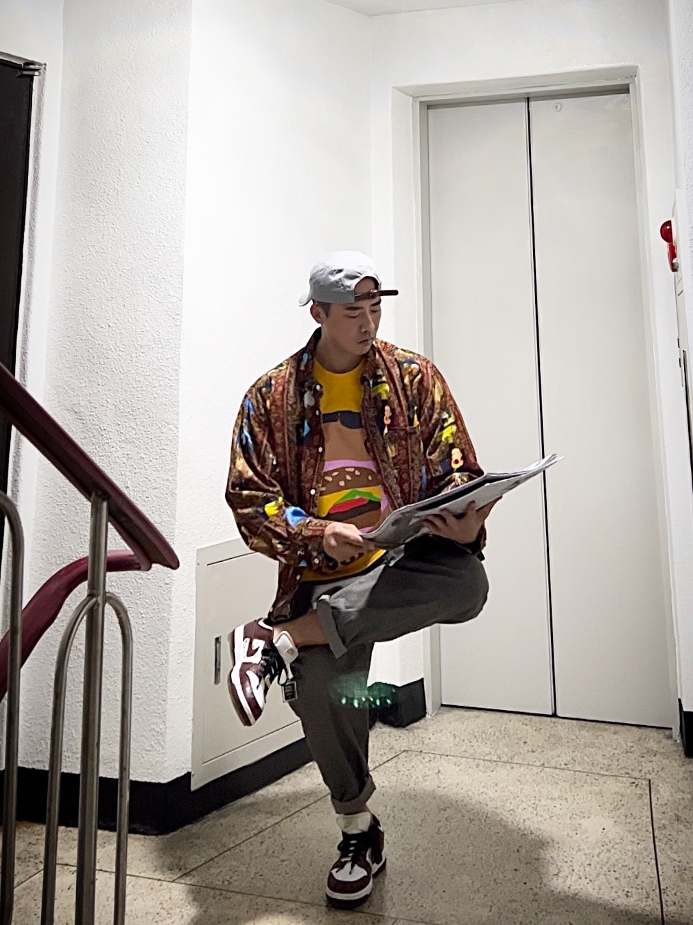 Supreme Washed Chino Twill Camp Cap Grey - 22SS, Supreme Mark Leckey Hardcore Printed Corduroy Shirt Multicolor - 23FW 착용 스타일 - 2