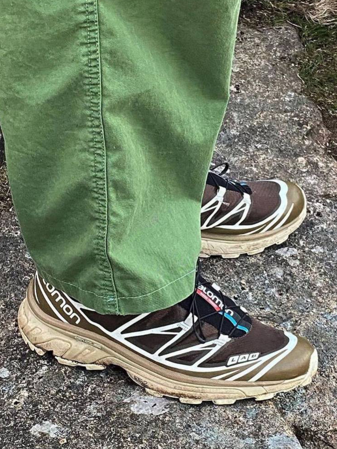 Salomon XT-4 Bitter Chocolate Mocha Mousse, Salomon XT-6 Dried Herb Deep Lichen Green 착용 스타일 - 5
