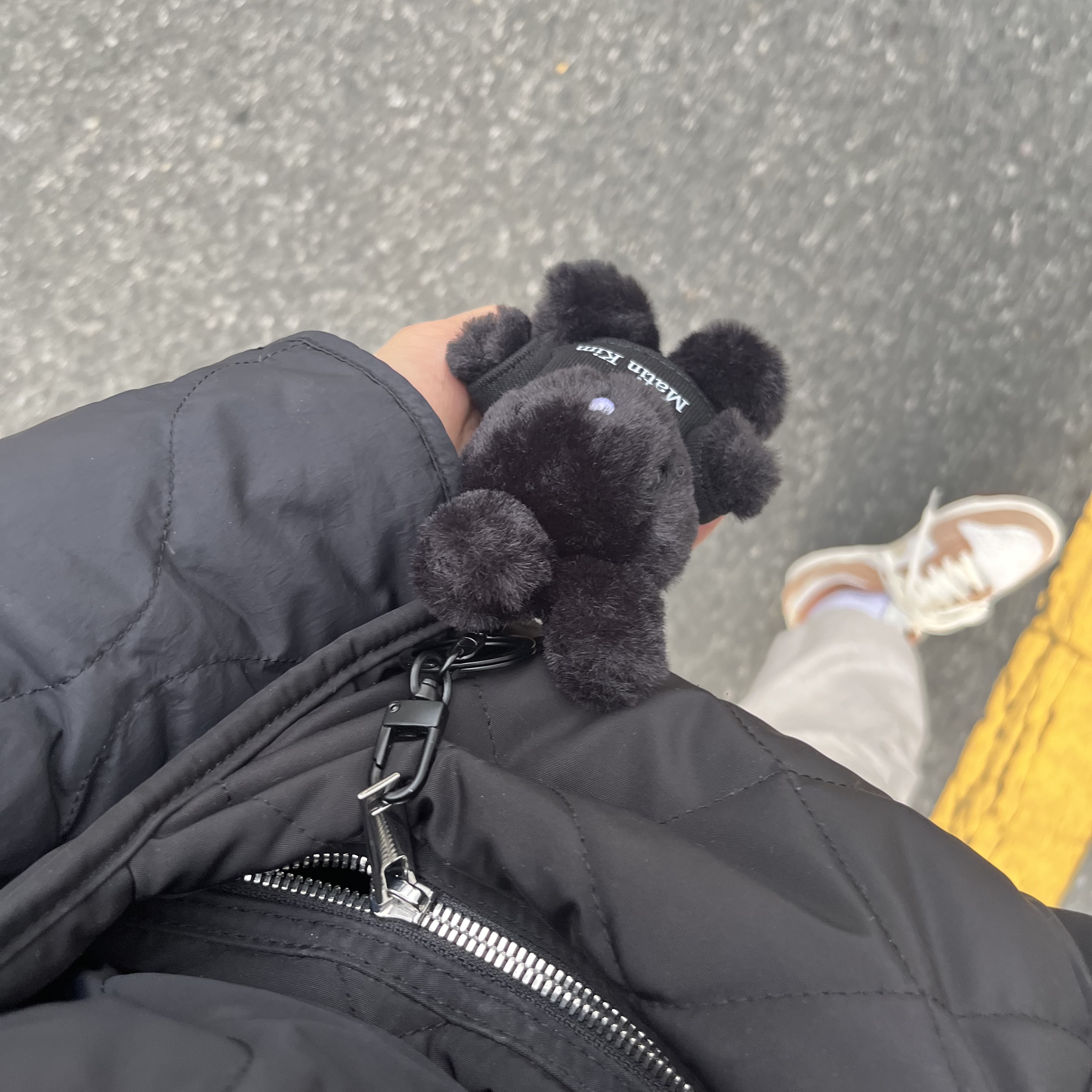 Matin Kim Black Bunny Toy Keyring Black 착용 스타일