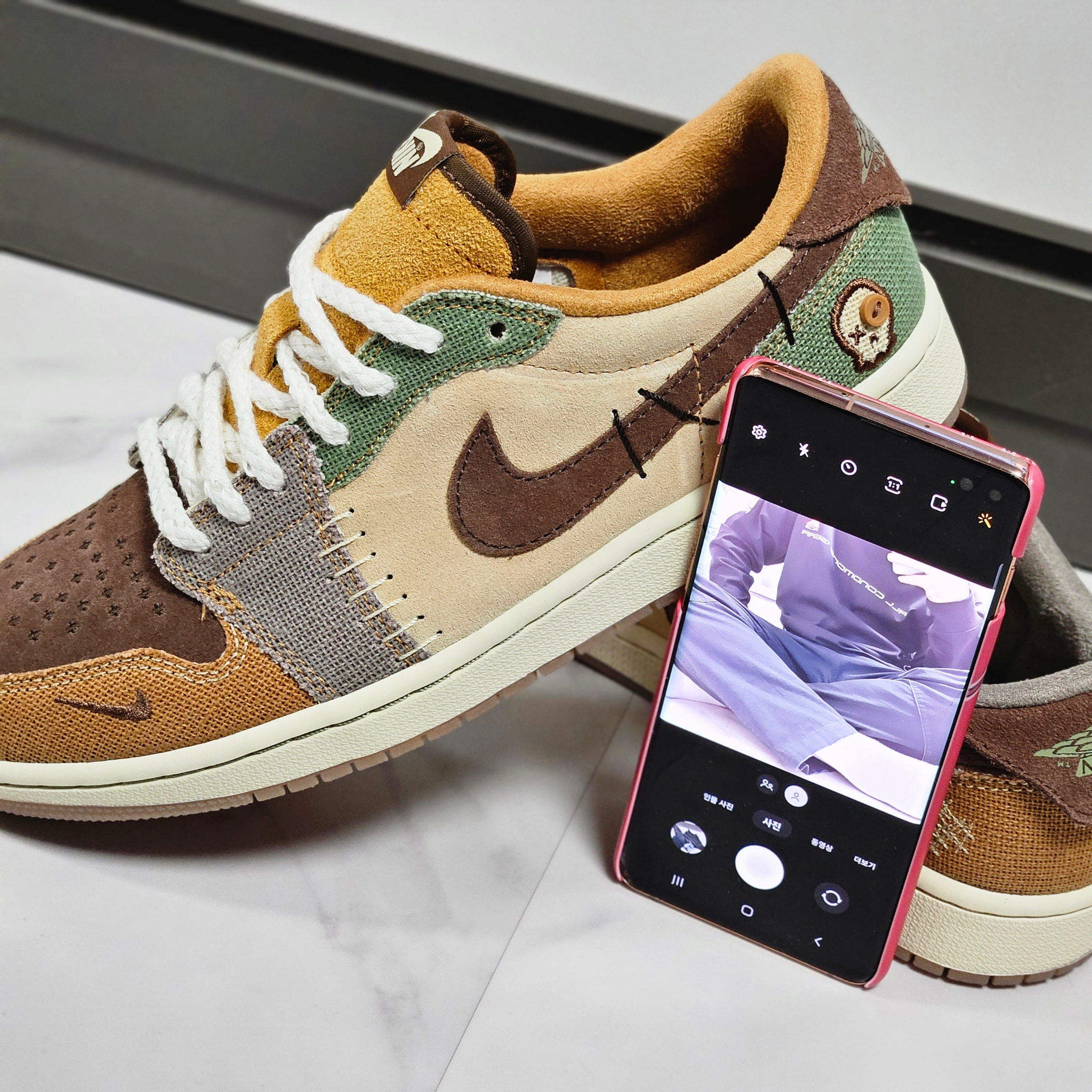 Jordan 1 x Zion Williamson Retro Low OG Flax and Oil Green 착용 스타일