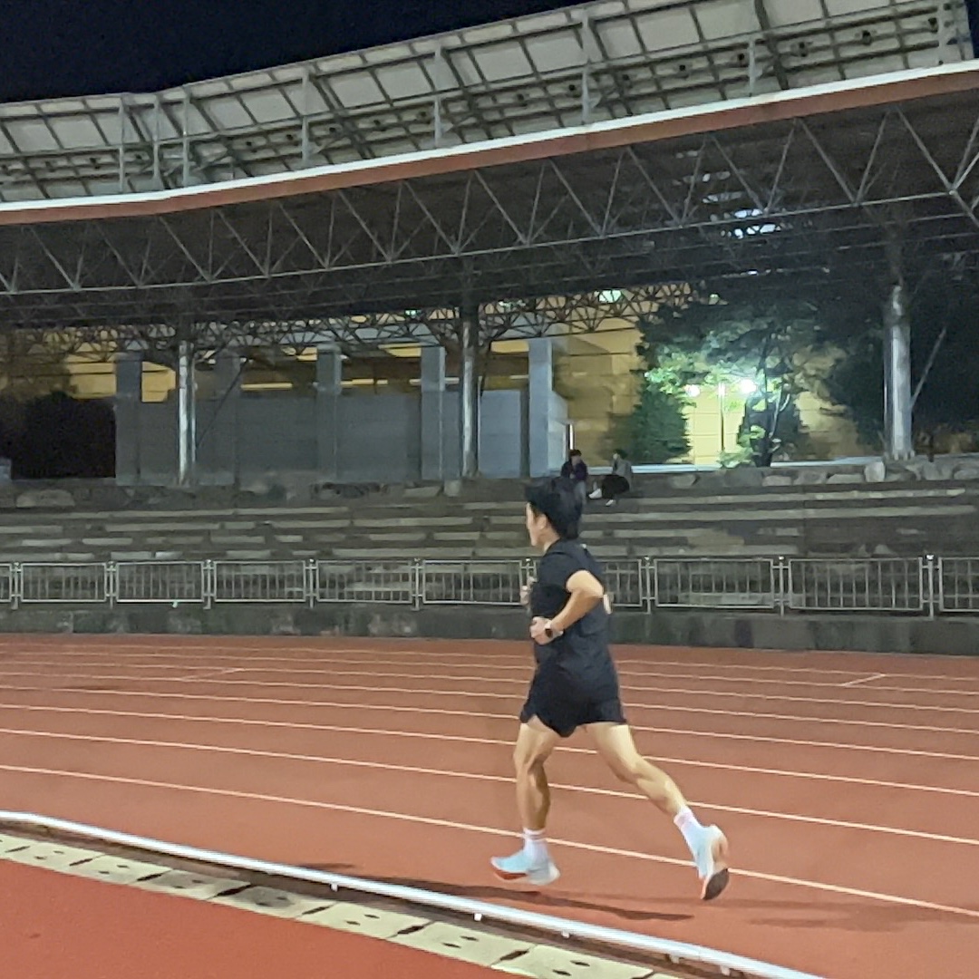 Nike ZoomX Vaporfly Next% 2 Glacier Blue 착용 스타일
