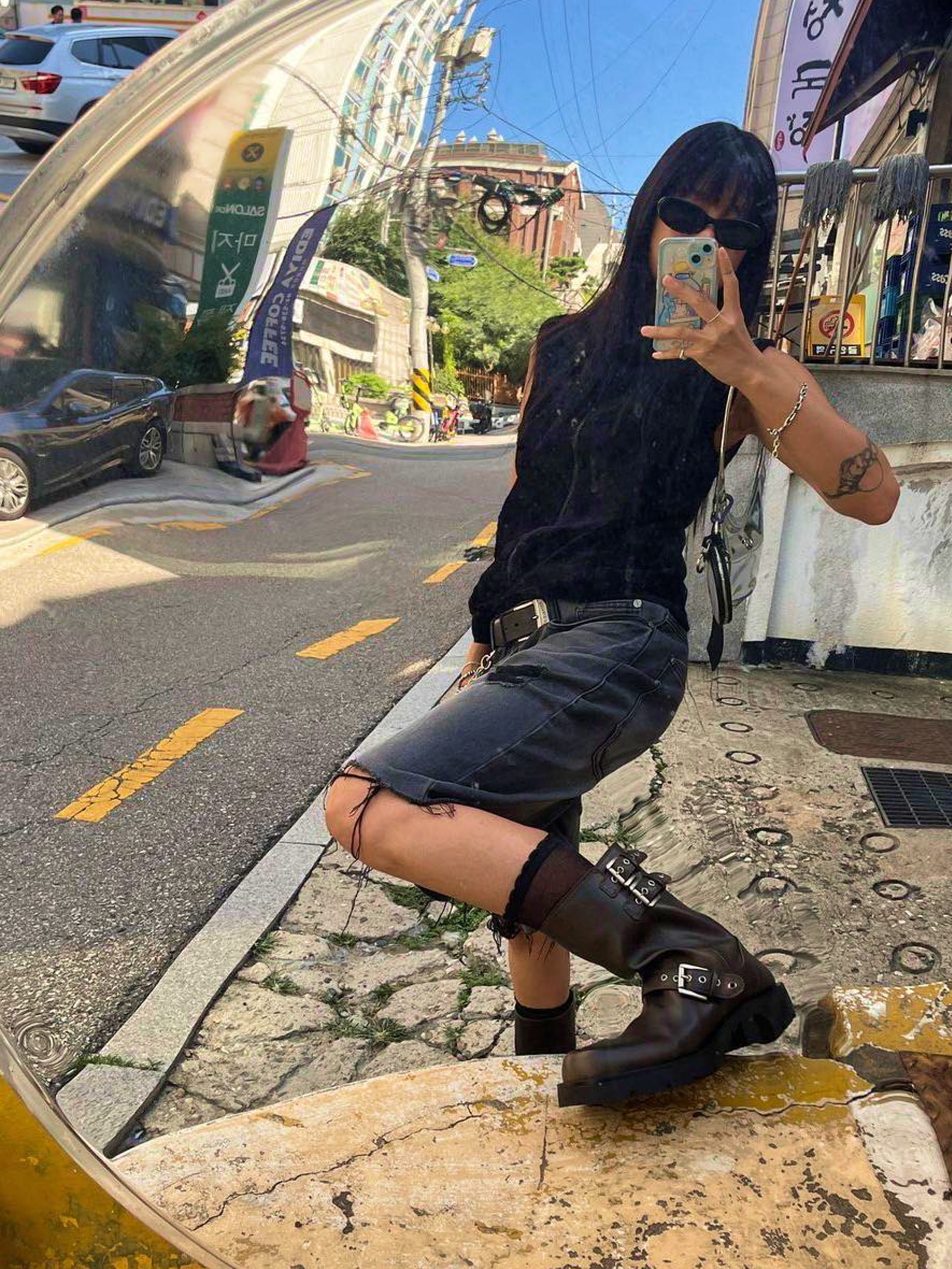 (W) Zara Buckled Biker Flat Ankle Boots Brown, (W) Celine Bulky Mid Biker Boot with Harness in Vegetal Calfskin Black Gold 착용 스타일 - 3