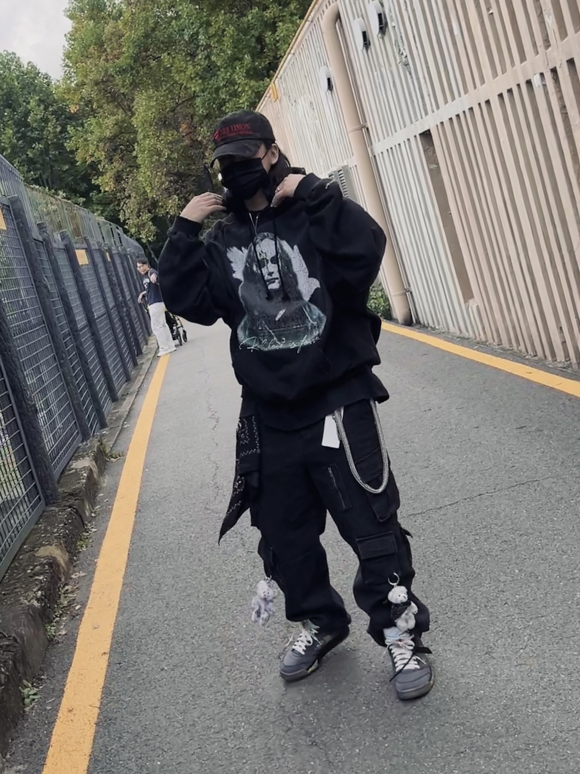 ETCE New Vision Camo Cap Night Jungle, Project G/R Crow Worldtour Hoodie Washed Black 착용 스타일 - 2