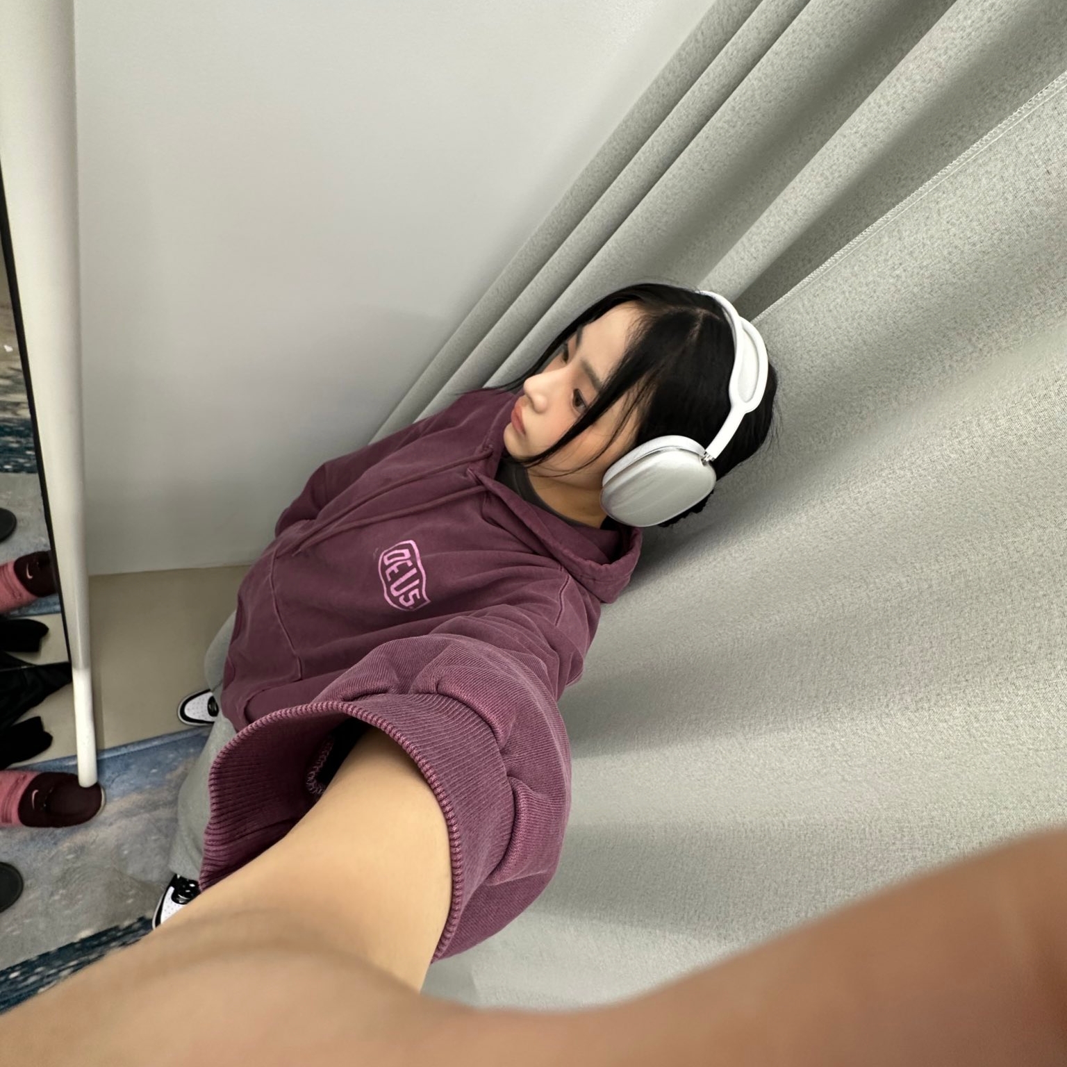 Apple AirPods Max Lightning Silver (Korean Ver.), Deus Ex Machina Tokyo Asakusa Address Hoodie Black 착용 스타일 - 2