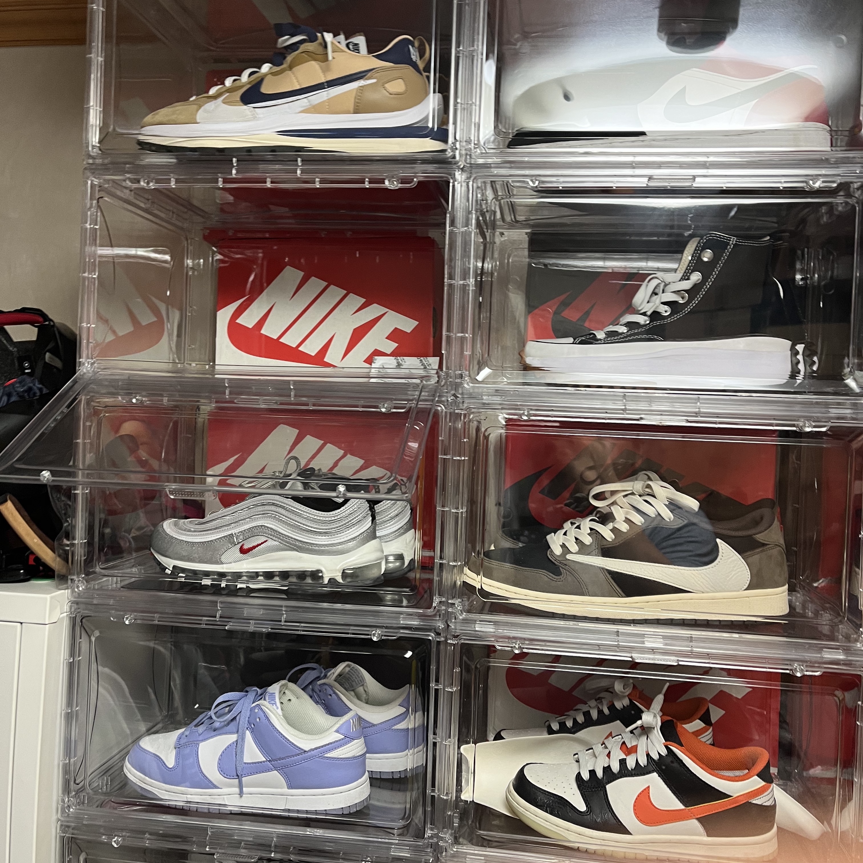 Jordan 1 x Travis Scott Retro Low OG SP Mocha, (GS) Nike Dunk Low PRM Halloween 착용 스타일