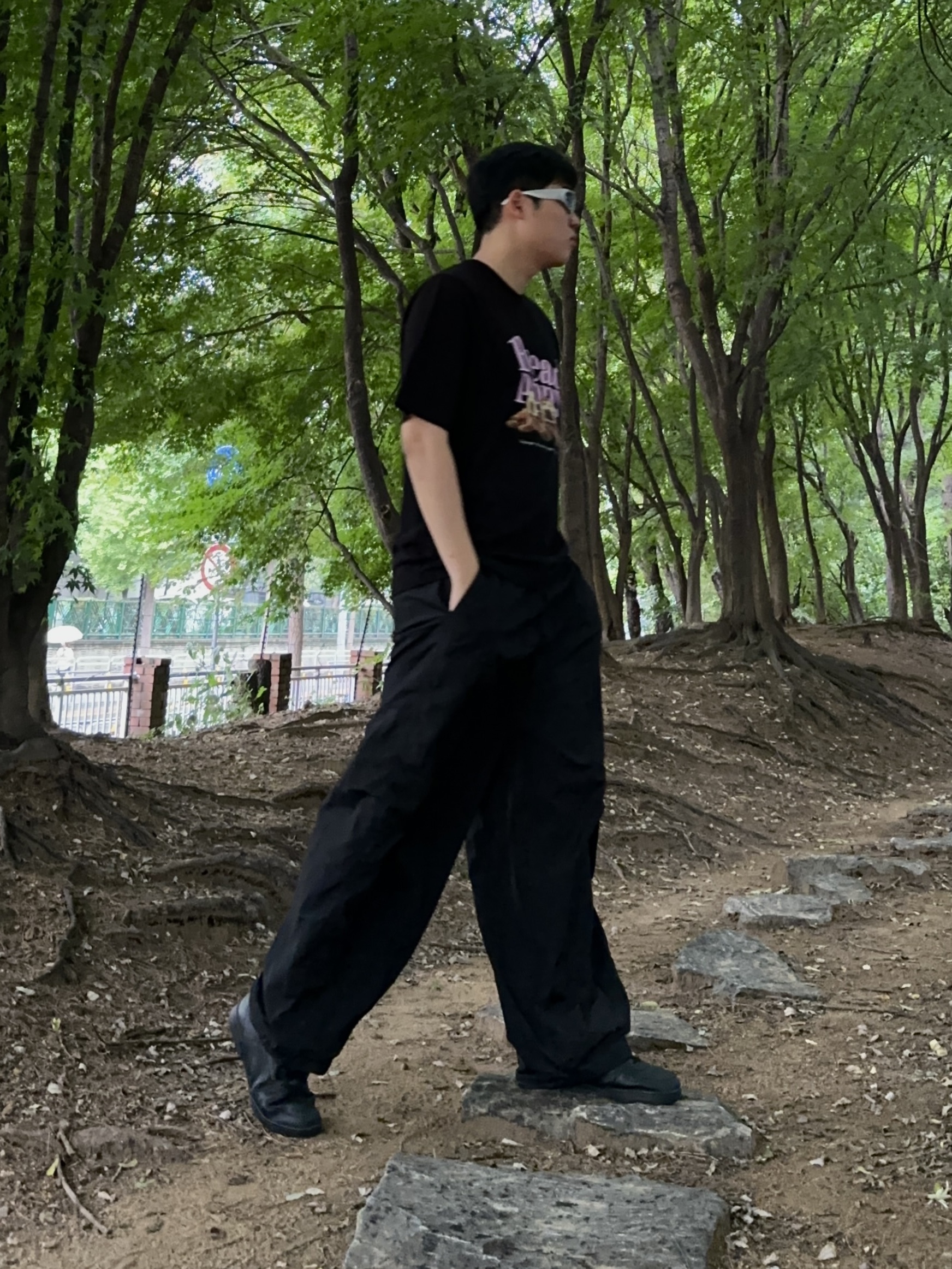 Nike Air Force 1 '07 Low Triple Black 착용 스타일 - 3