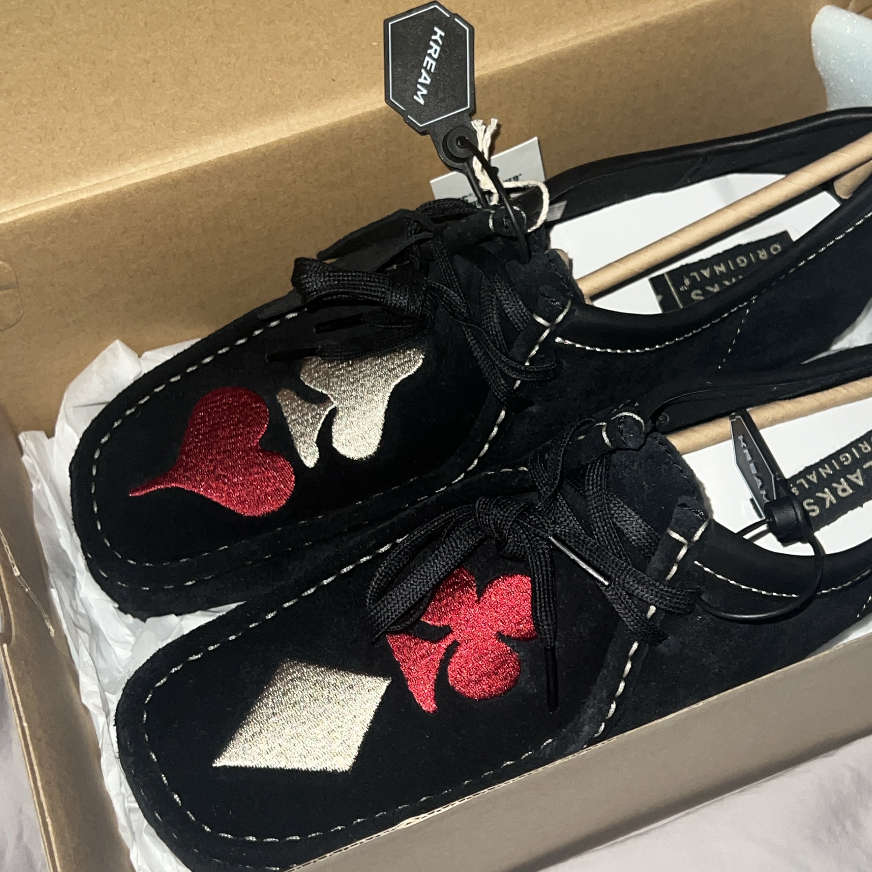 Clarks x Stussy Wallabee Black Suede 착용 스타일 - 1