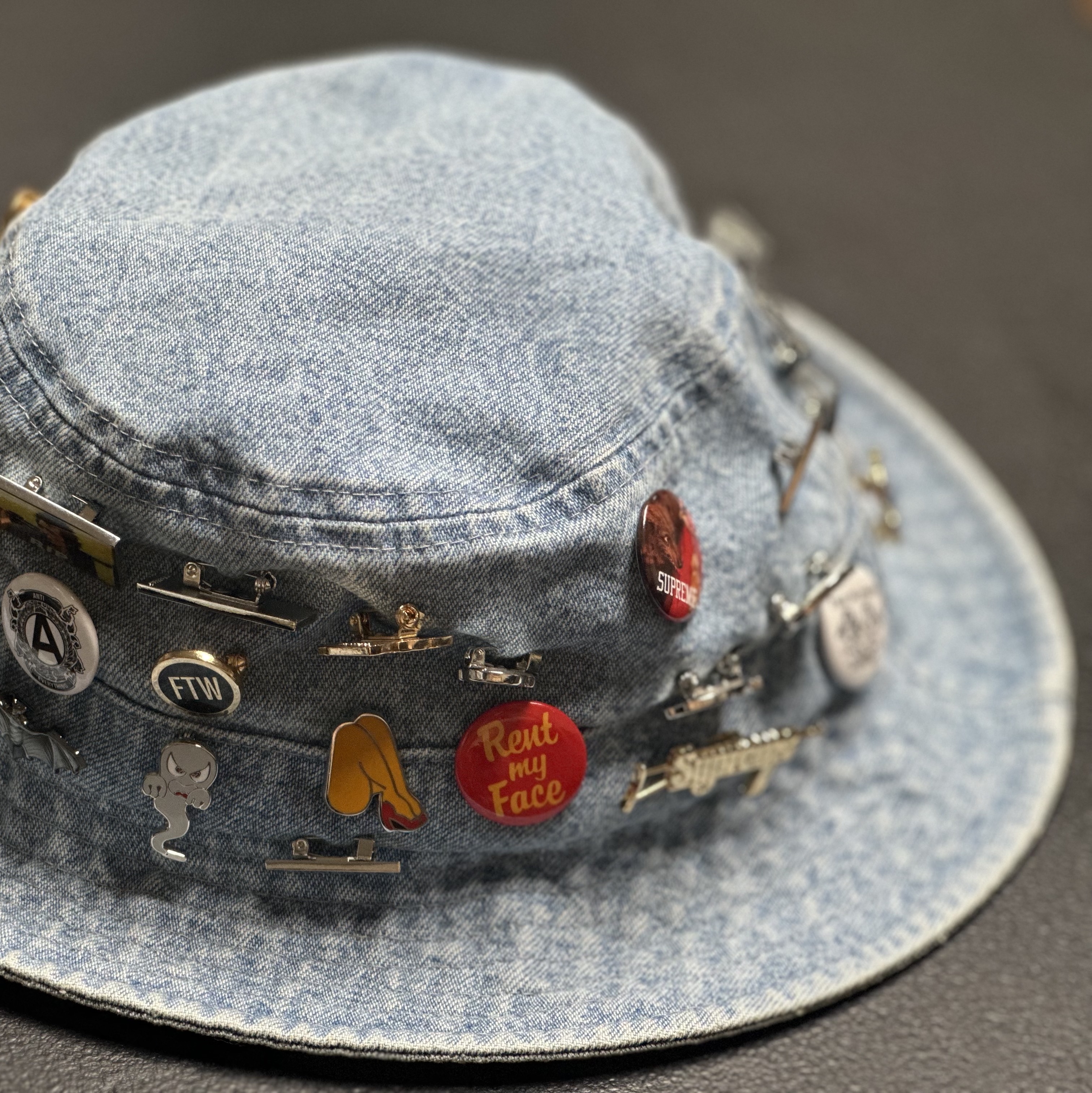 Supreme Pins Crusher Denim - 23FW 착용 스타일 - 1