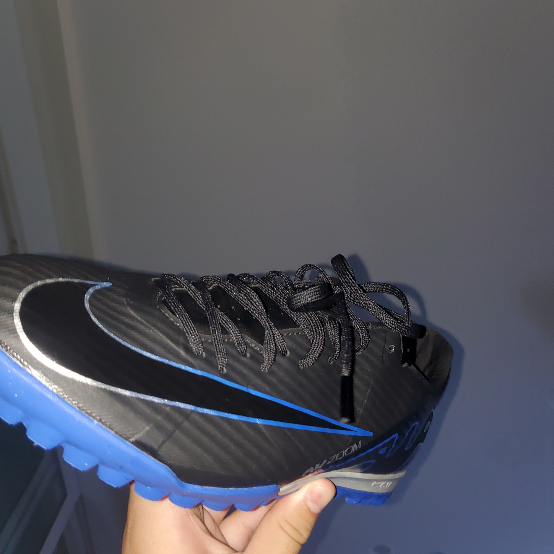 Nike Zoom Mercurial Vapor 15 Academy TF Black Hyper Royal 착용 스타일 - 4
