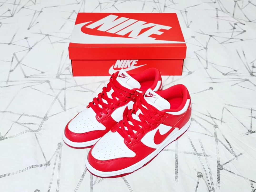 Nike Dunk Low SP White and University Red 2023 착용 스타일 - 1