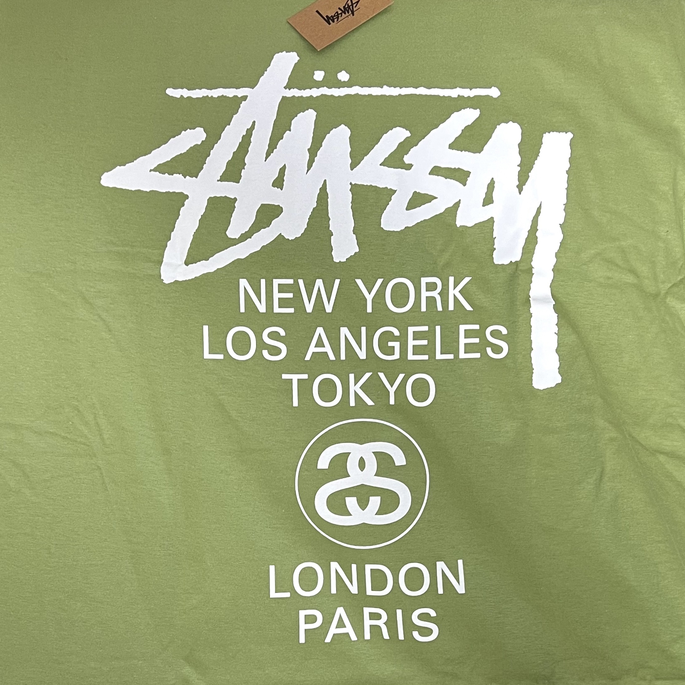 Stussy World Tour T-Shirt Moss 2023 착용 스타일