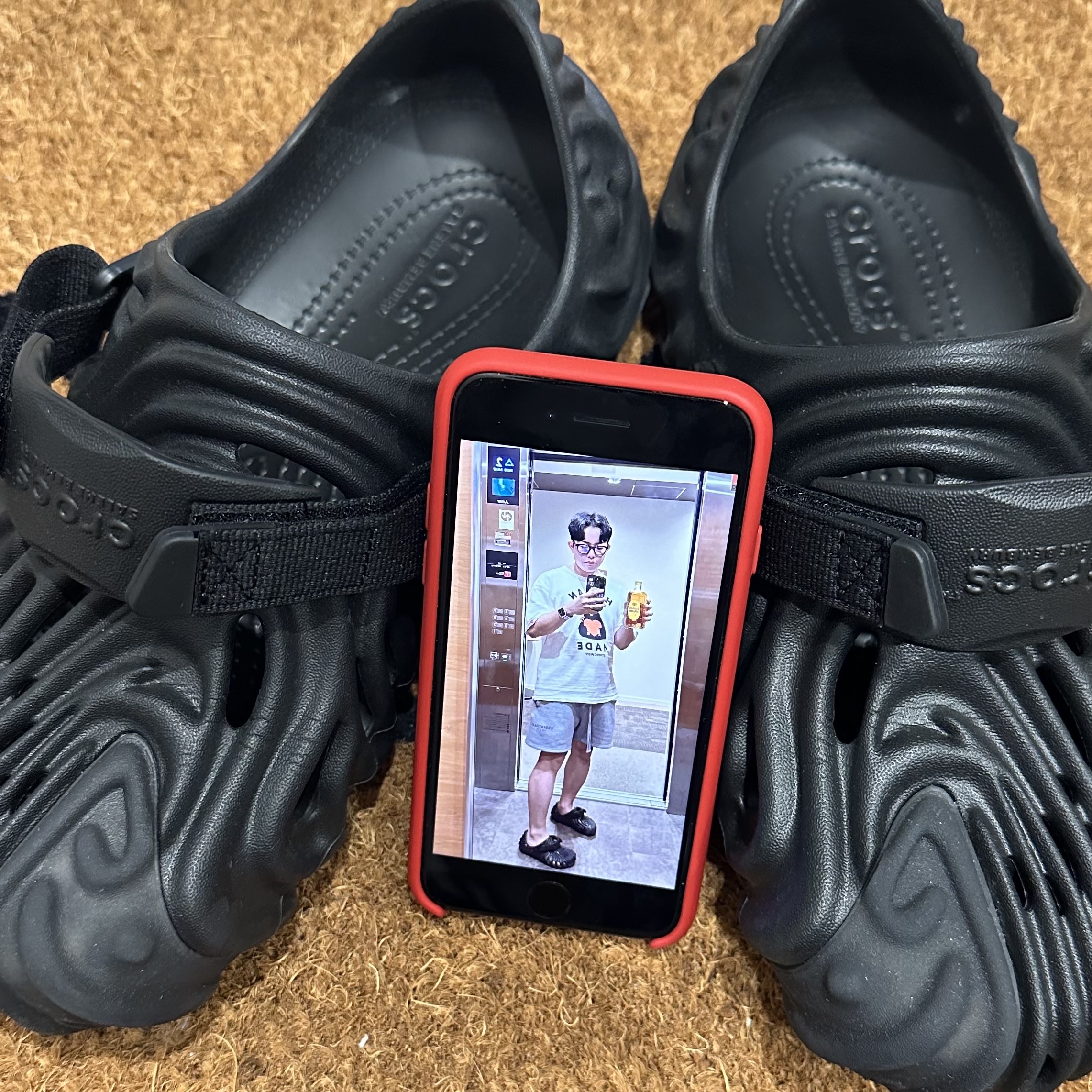 Crocs x Salehe Bembury Pollex Clog Sasquatch 착용 스타일