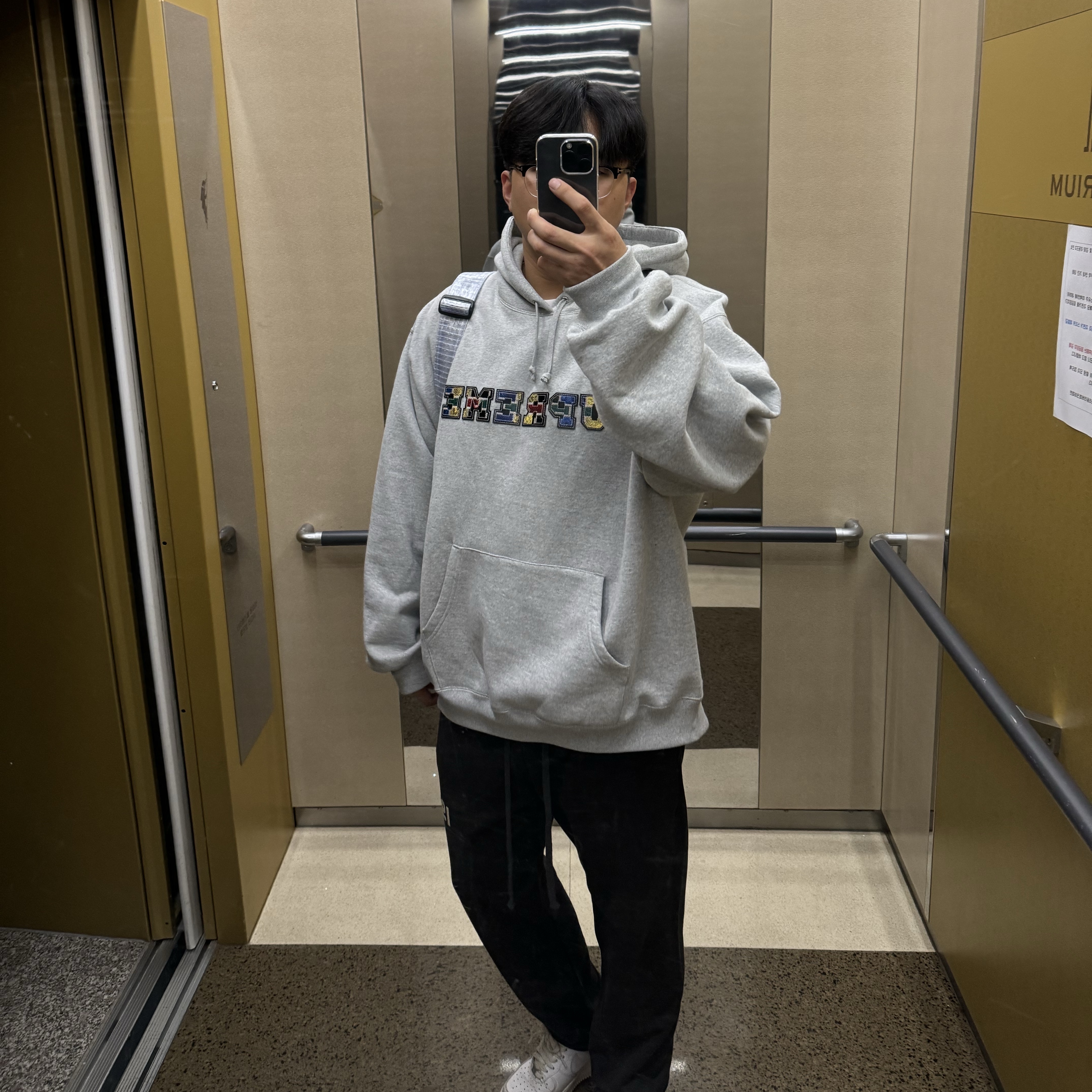 Supreme Collegiate Patchwork Leather Hooded Sweatshirt Heather Grey - 23FW, Essentials 1977 Relaxed Sweatpants Iron - 22SS 착용 스타일