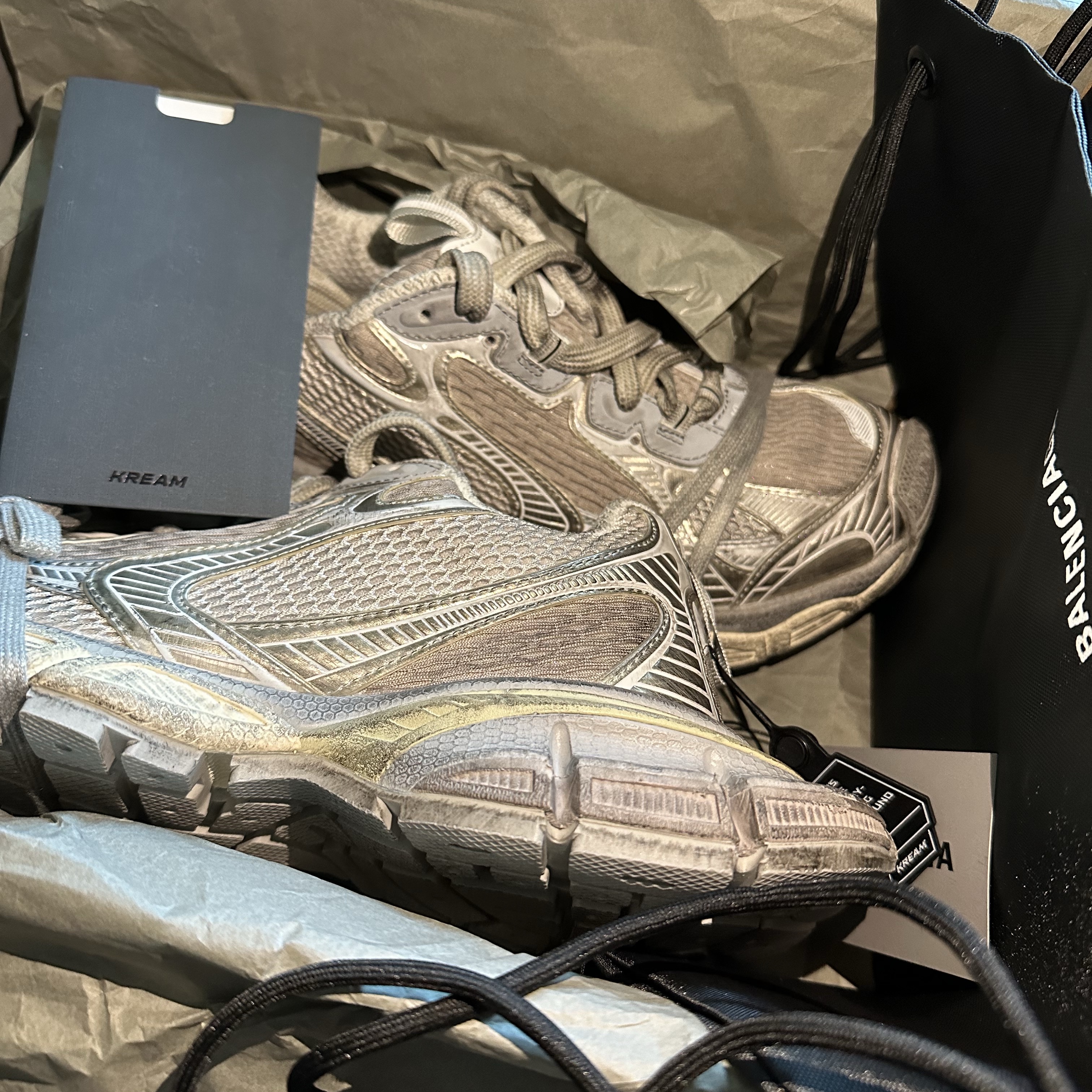 Balenciaga 3XL Sneakers Light Beige 착용 스타일 - 3