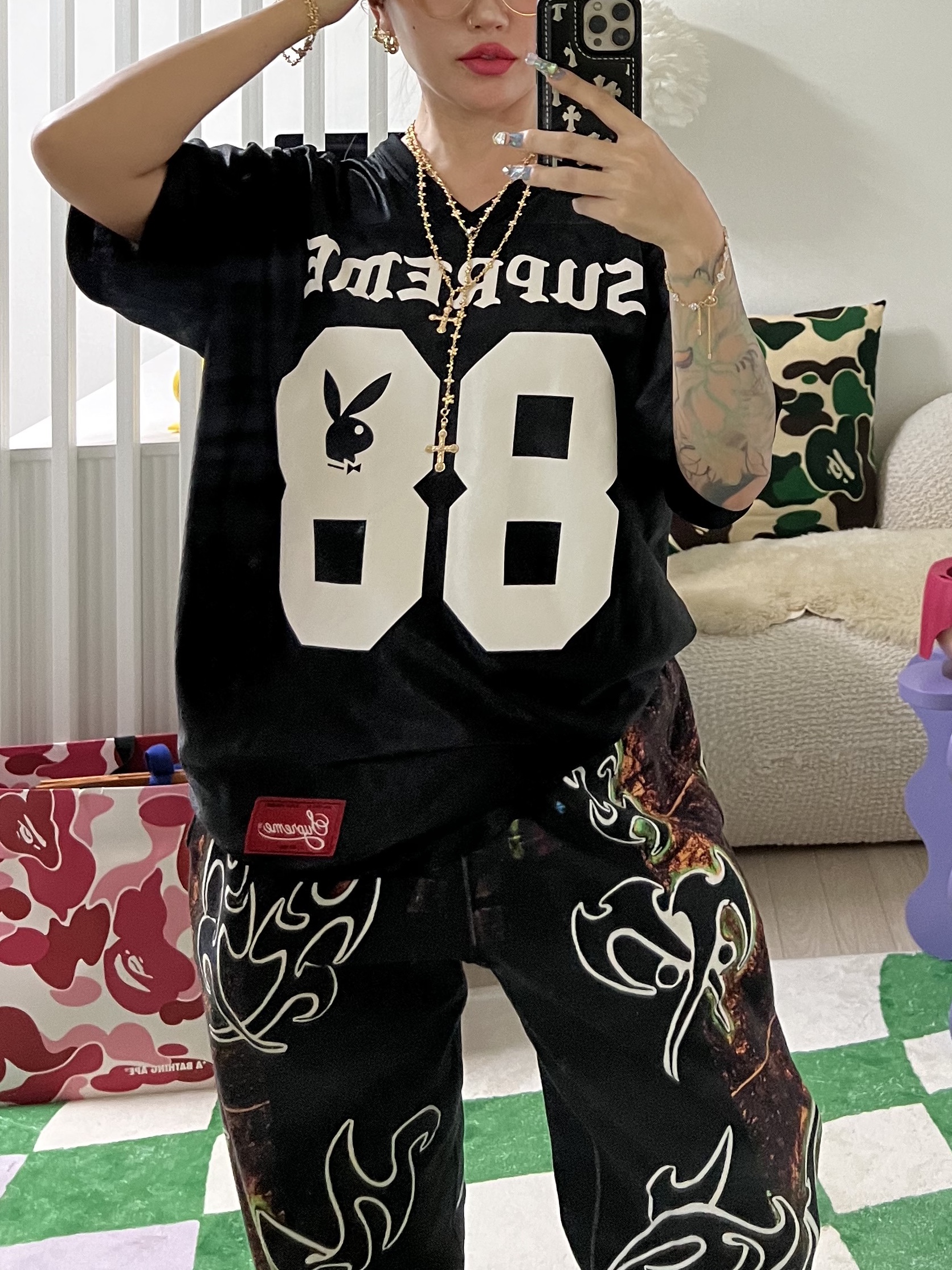 Supreme East Broadway Sweatpants Night - 22SS, Balenciaga Le Cagole Mini Multipouch Metallized Silver 착용 스타일 - 3