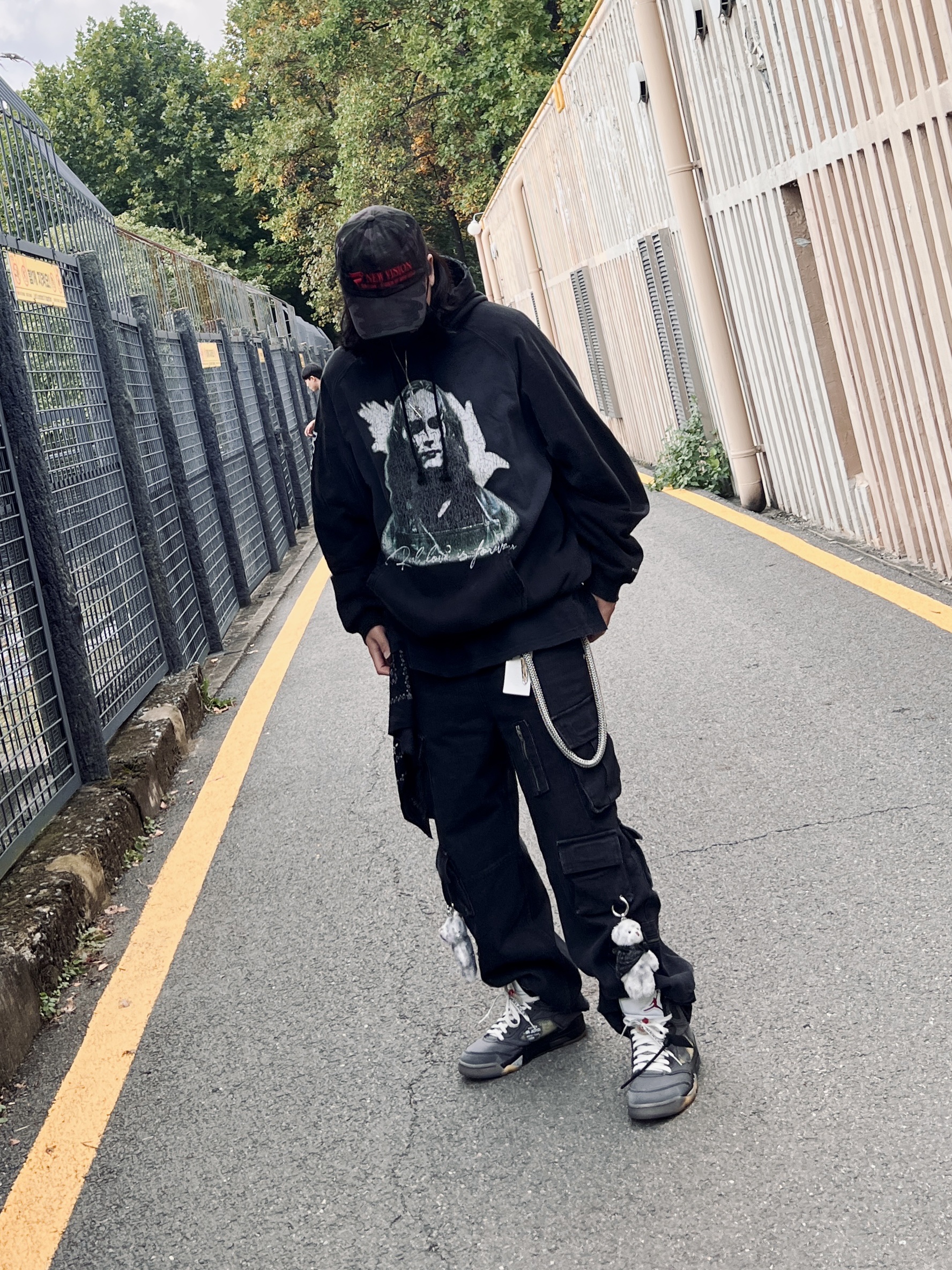 ETCE New Vision Camo Cap Night Jungle, Project G/R Crow Worldtour Hoodie Washed Black 착용 스타일 - 3